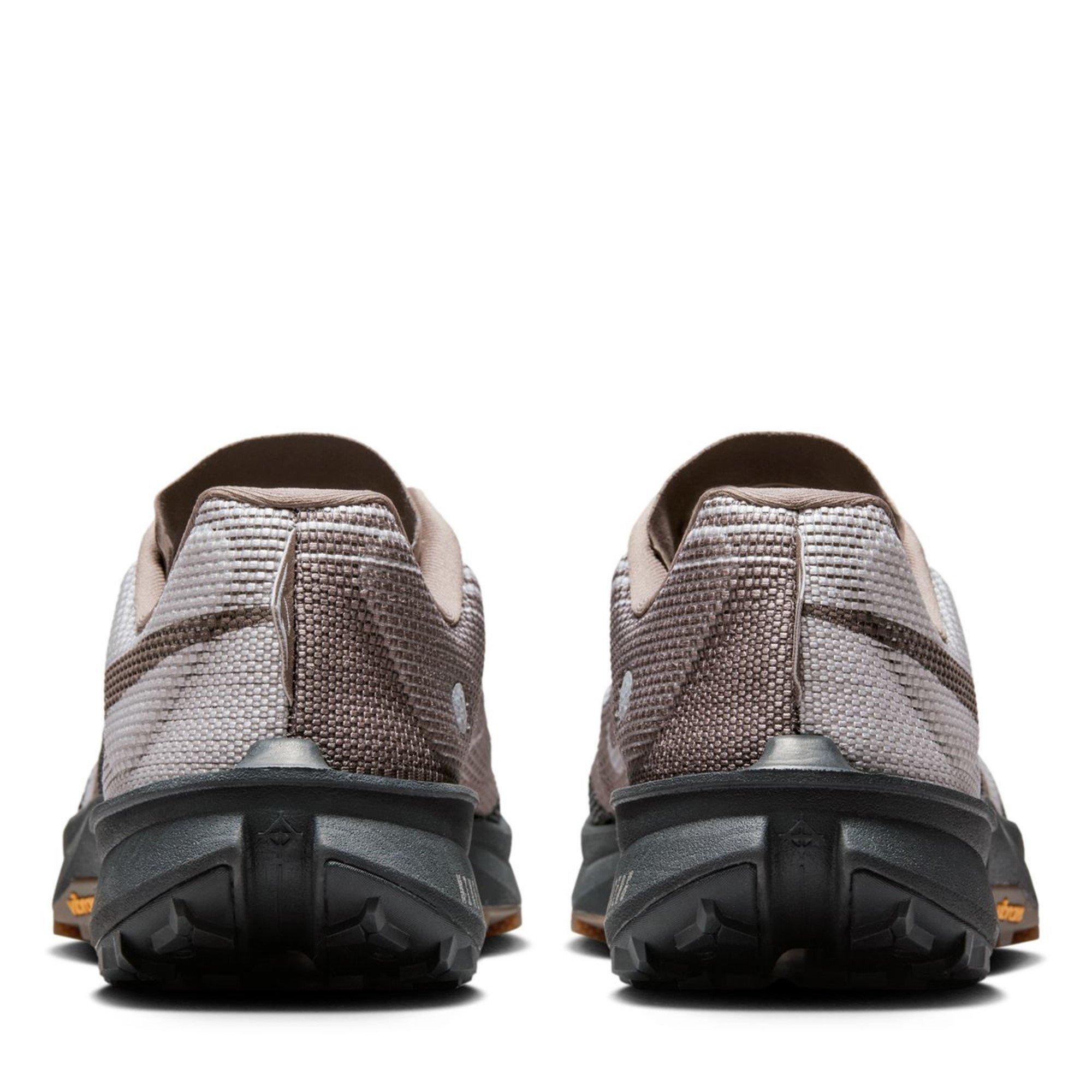Grau/Grau-Mink - Nike - Terra Kiger 10 - 5