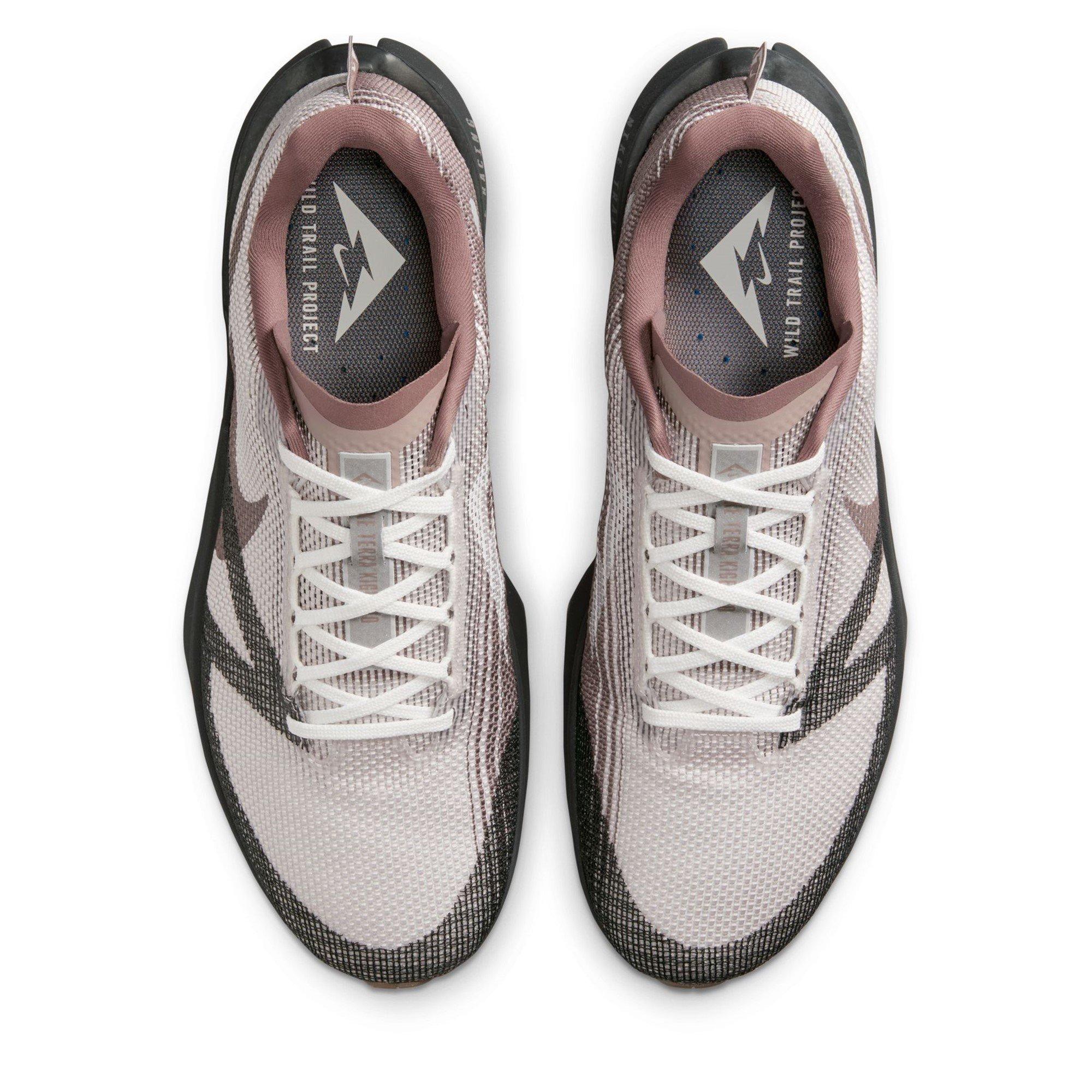 Grau/Grau-Mink - Nike - Terra Kiger 10 - 6