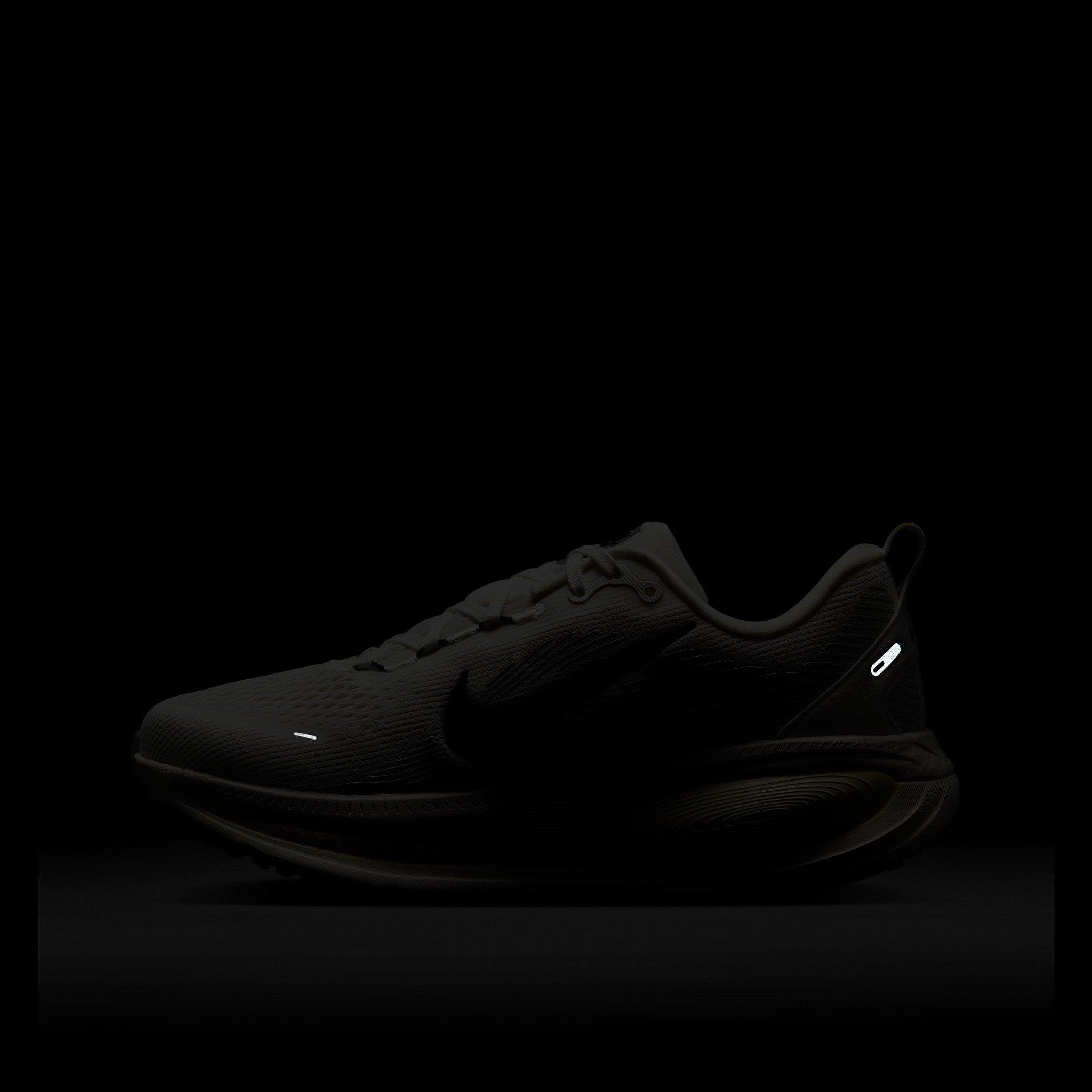 White/Blk-Milk - Nike - Vomero 18 Womens Running Shoes - 11