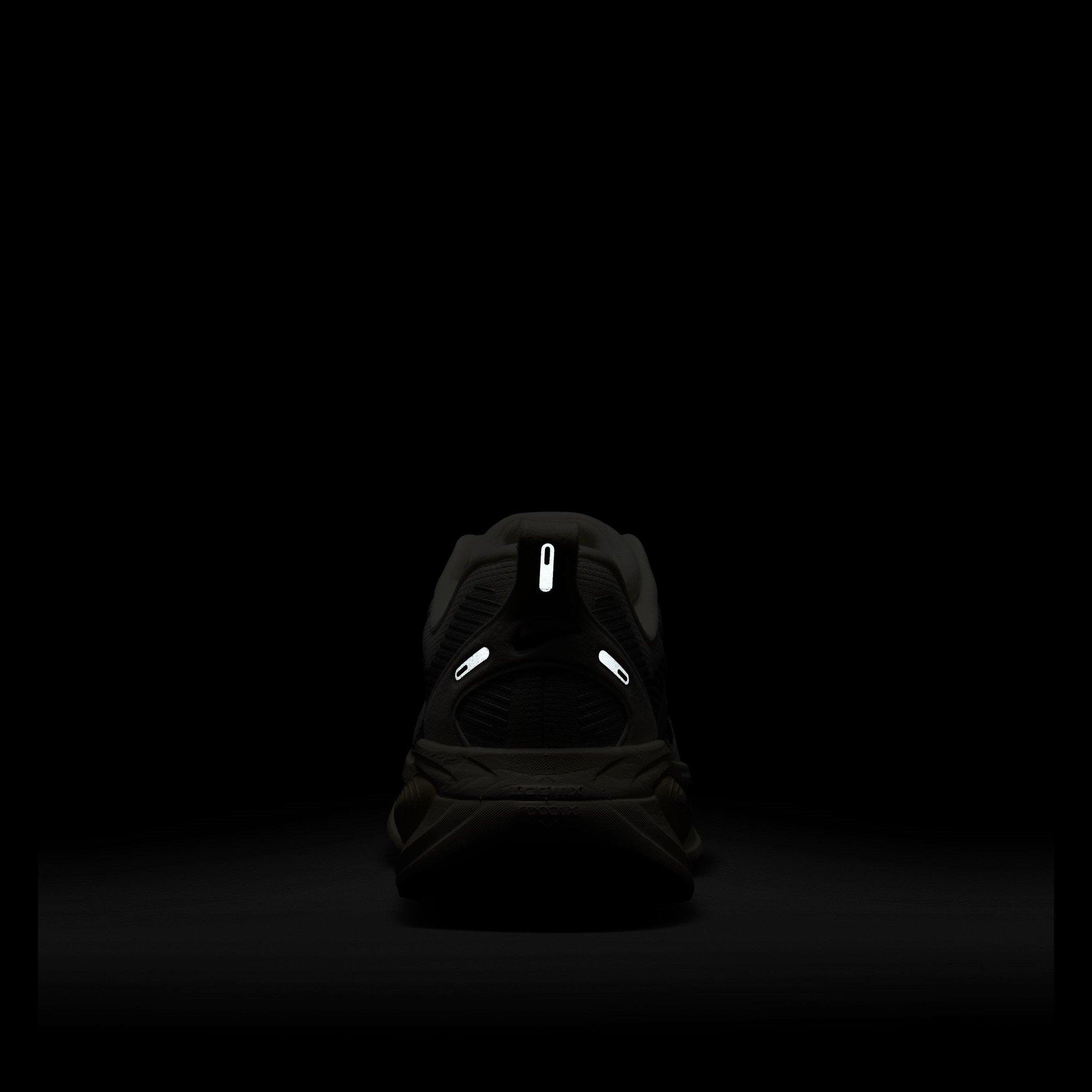 White/Blk-Milk - Nike - Vomero 18 Womens Running Shoes - 9