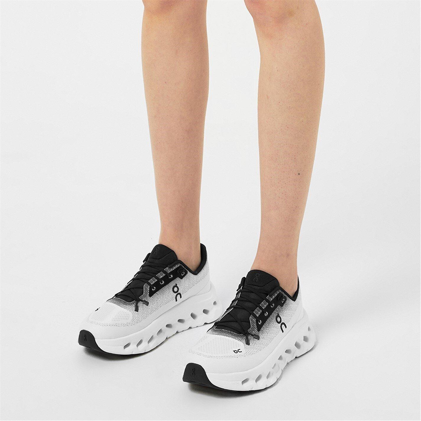 Black Ivory - On - Womens Cloudtilt Running Shoes - 2