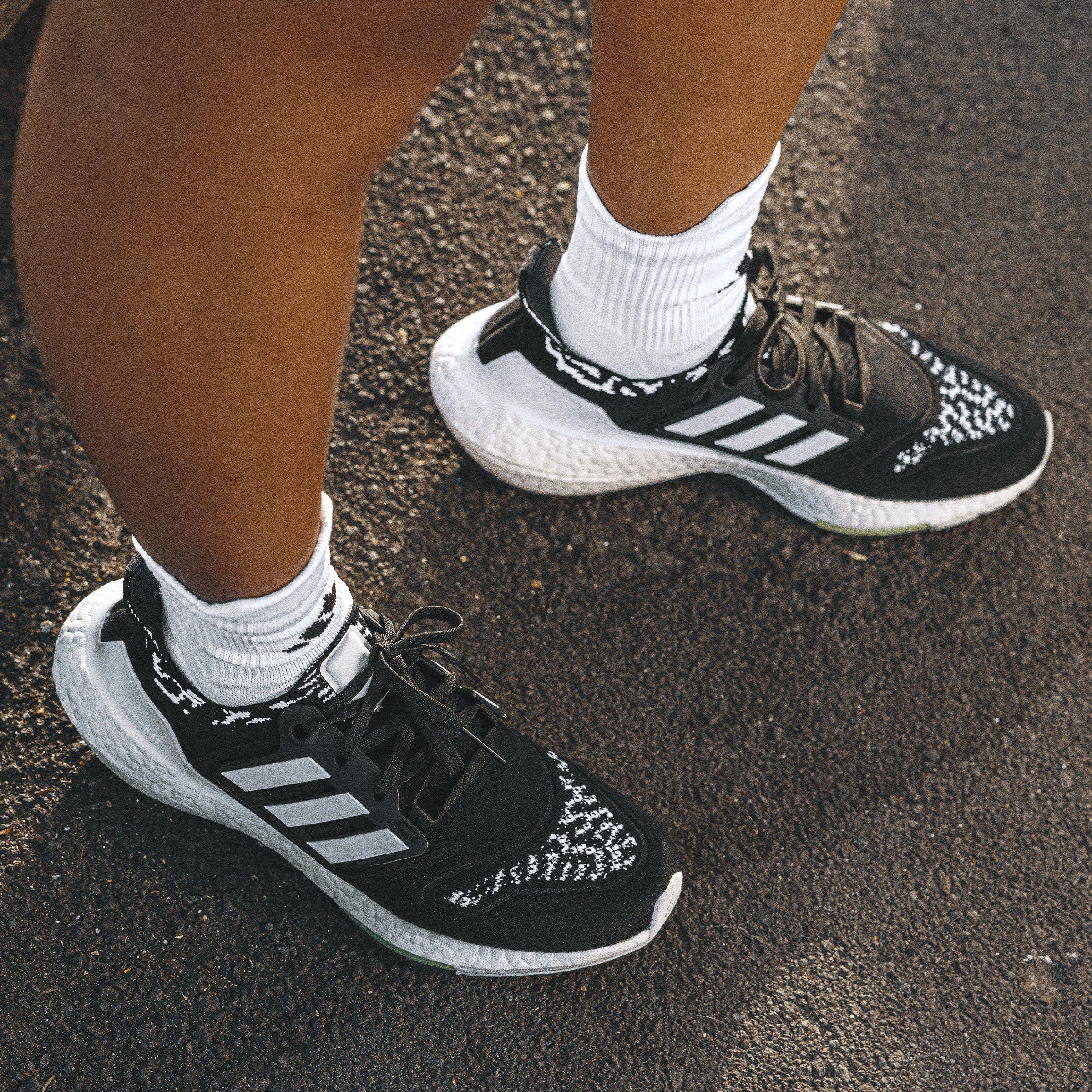 Schwarz/Weiß - adidas - Ultraboost 22 Womens Running Shoes - 13