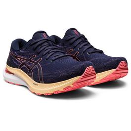 Asics han ville ha röda sneakers