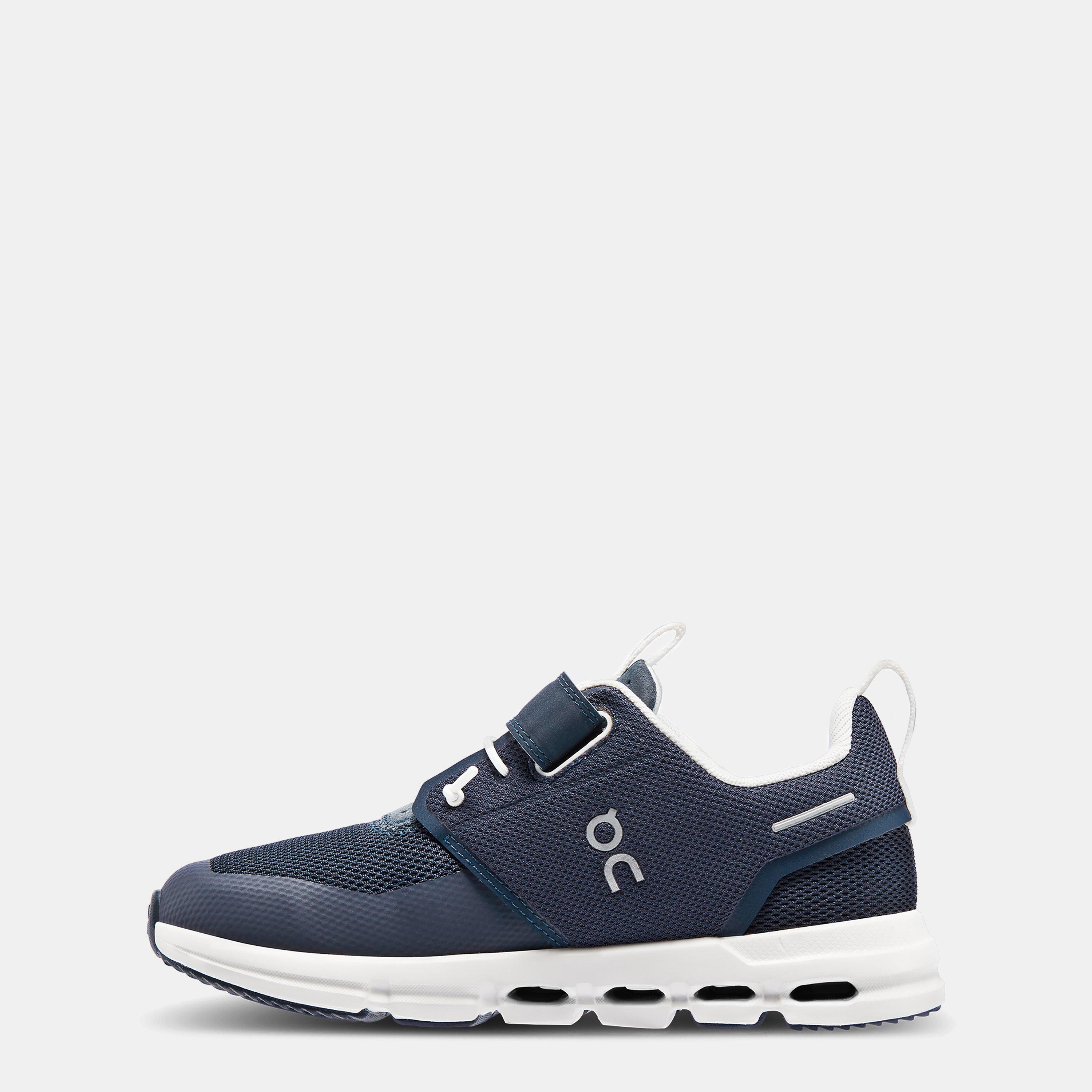 Midnight White - On - Childrens Cloud Play Shoes - 2