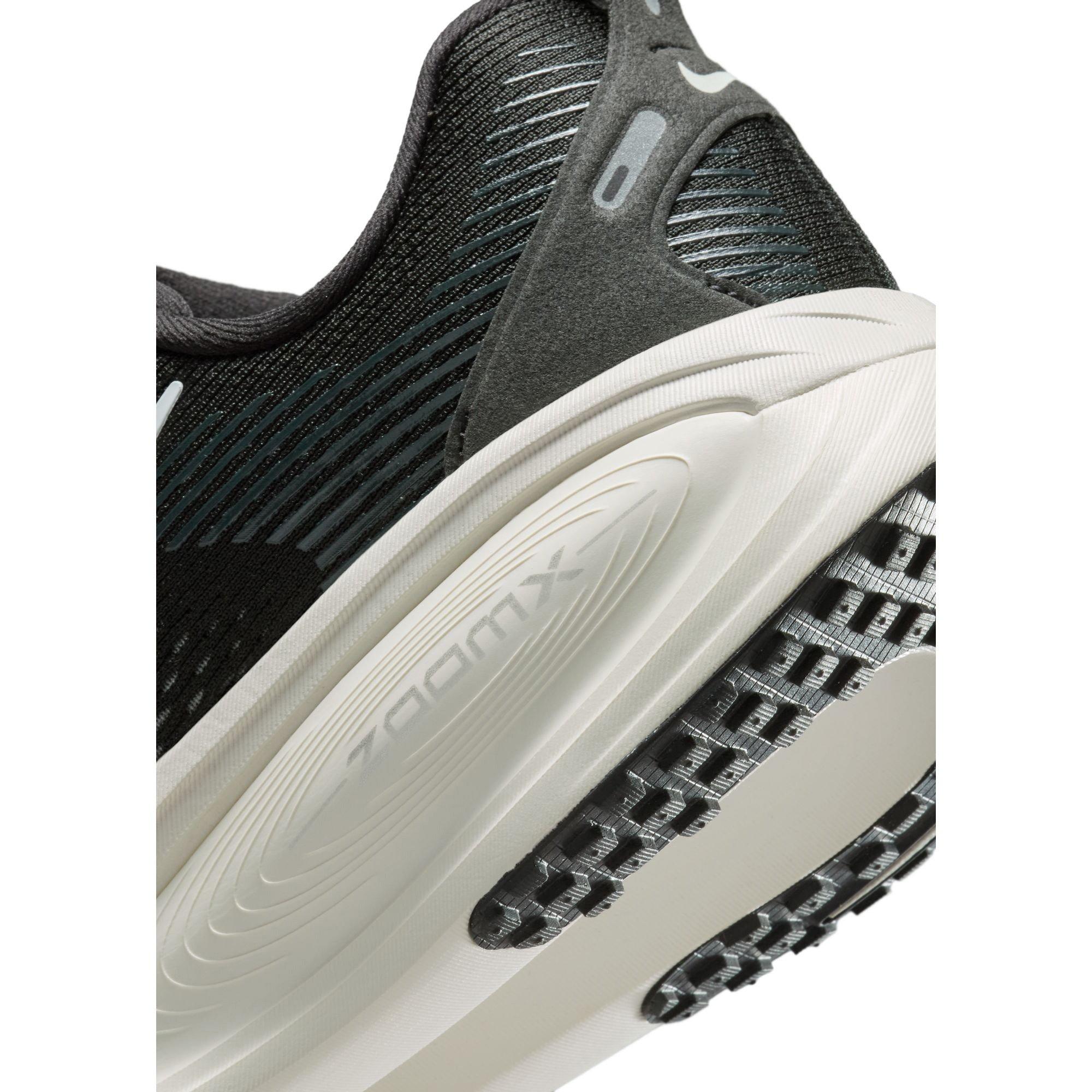 BLACK - Nike - Women's Vomero 18 Road Running Shoes - 4