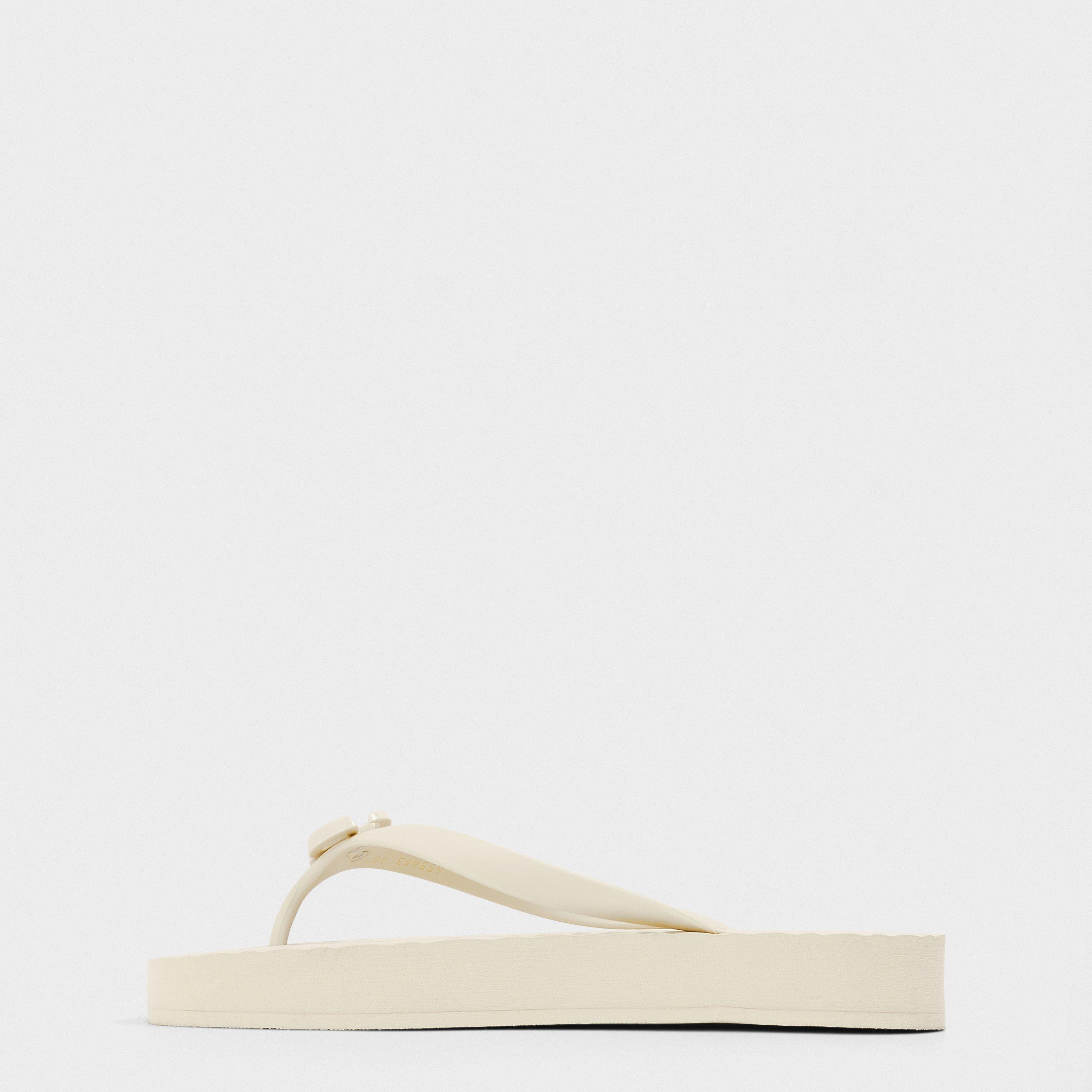 Mystc Wh/MysWh - Gucci - Kids' Contoured Footbed Flat Sandals - 2