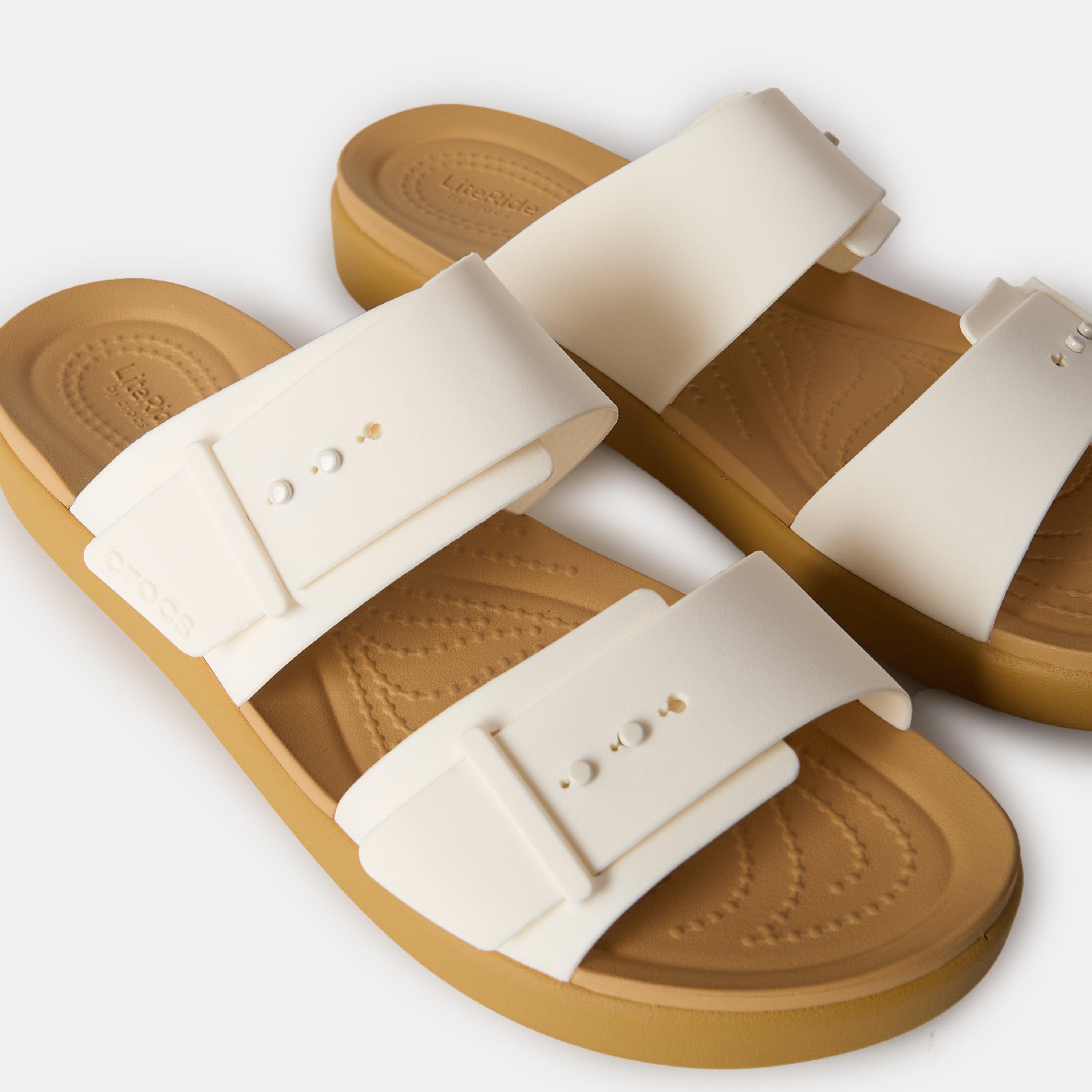 Chalk/Tan - Crocs - Women's Brklyn Bkl Low Flat Sandals - 4