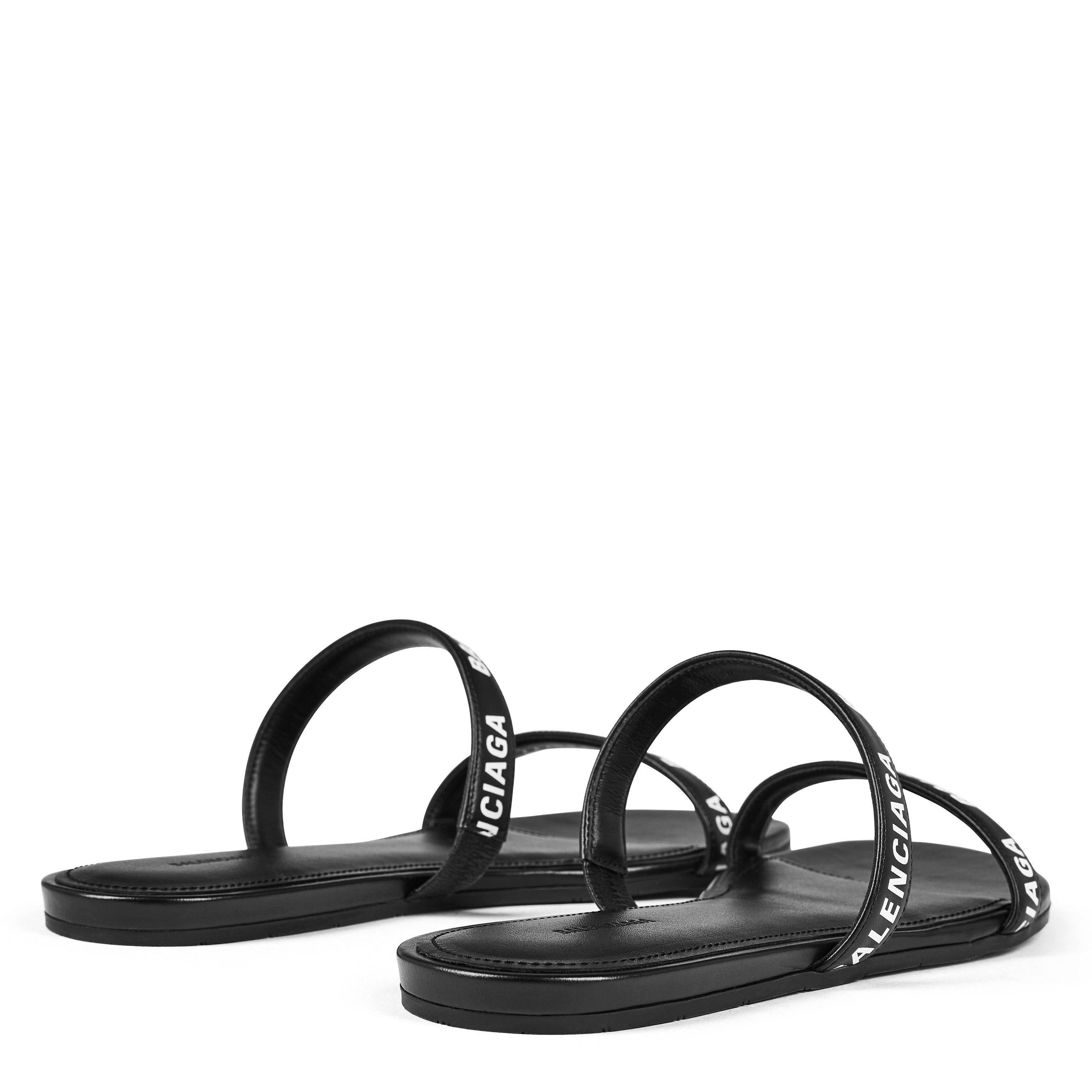 【BALENCIAGA】ROUND FLAT SANDALS Balenciaga | Round Flat Sandals | Flat Sandals | Cruise Fashion
