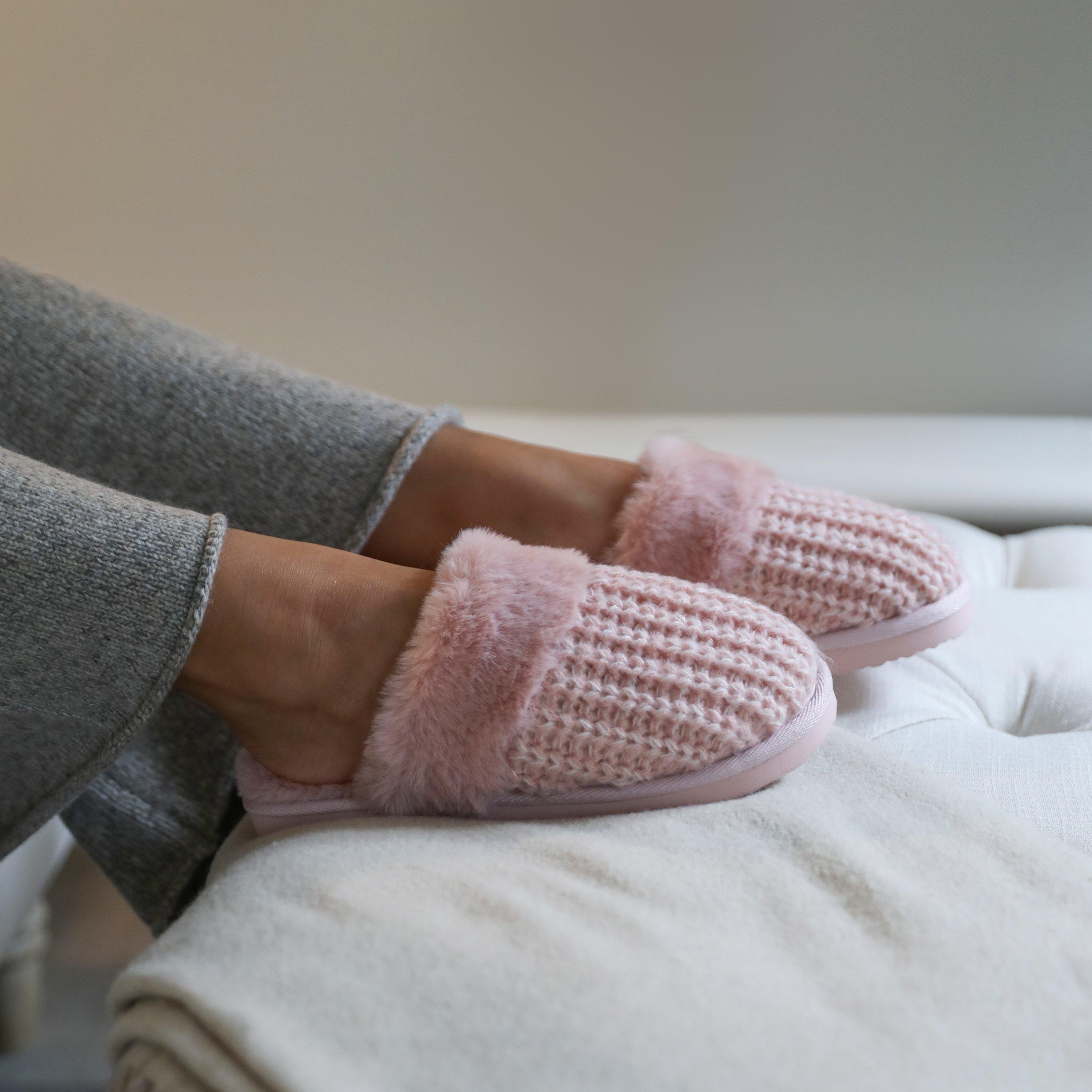 Light Pink Yarn - Wheres That From - Wheres Knitted Slider Slippers With Fur - 1