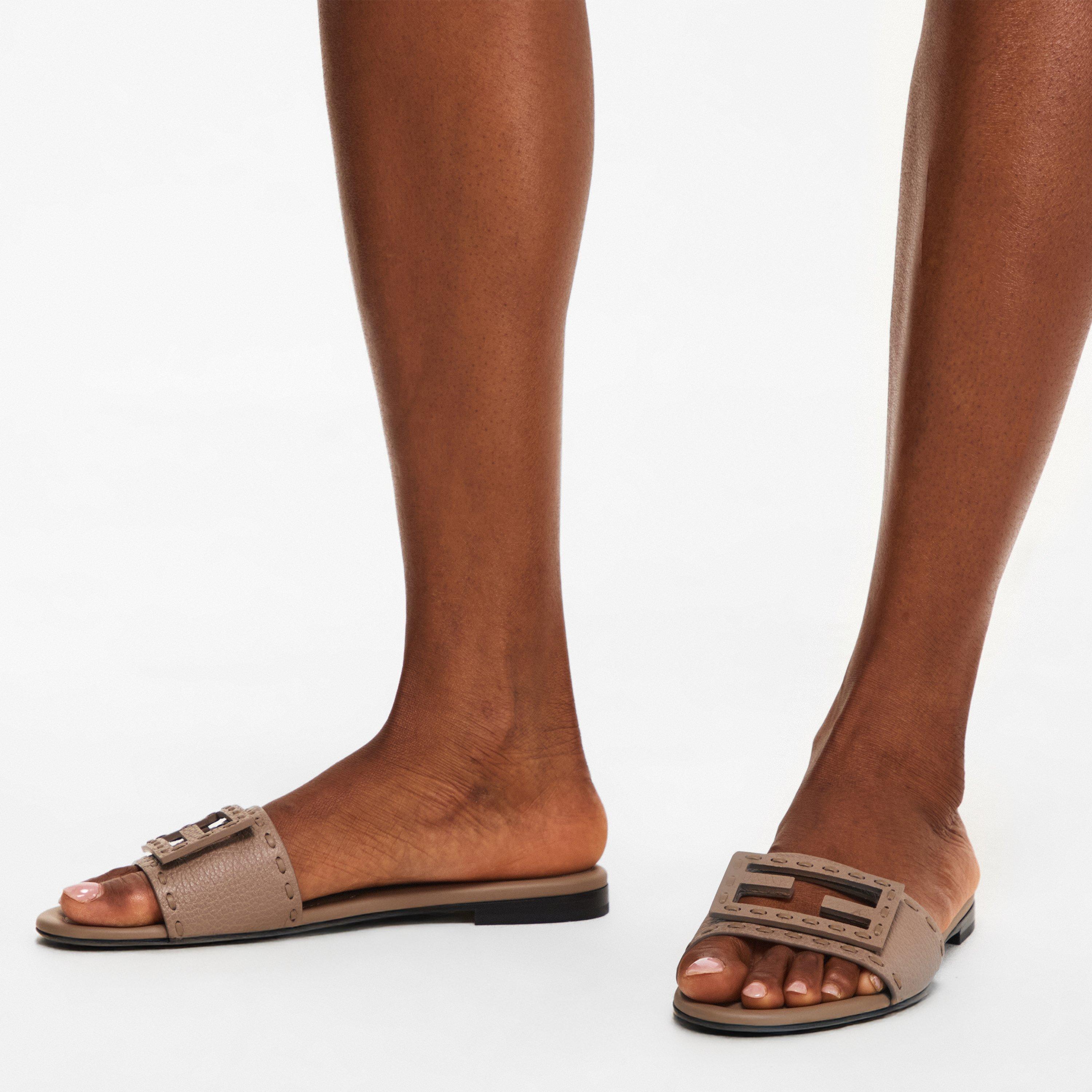 Tortor - Fendi - Women's Baguet Slide Flat Sandals - 3
