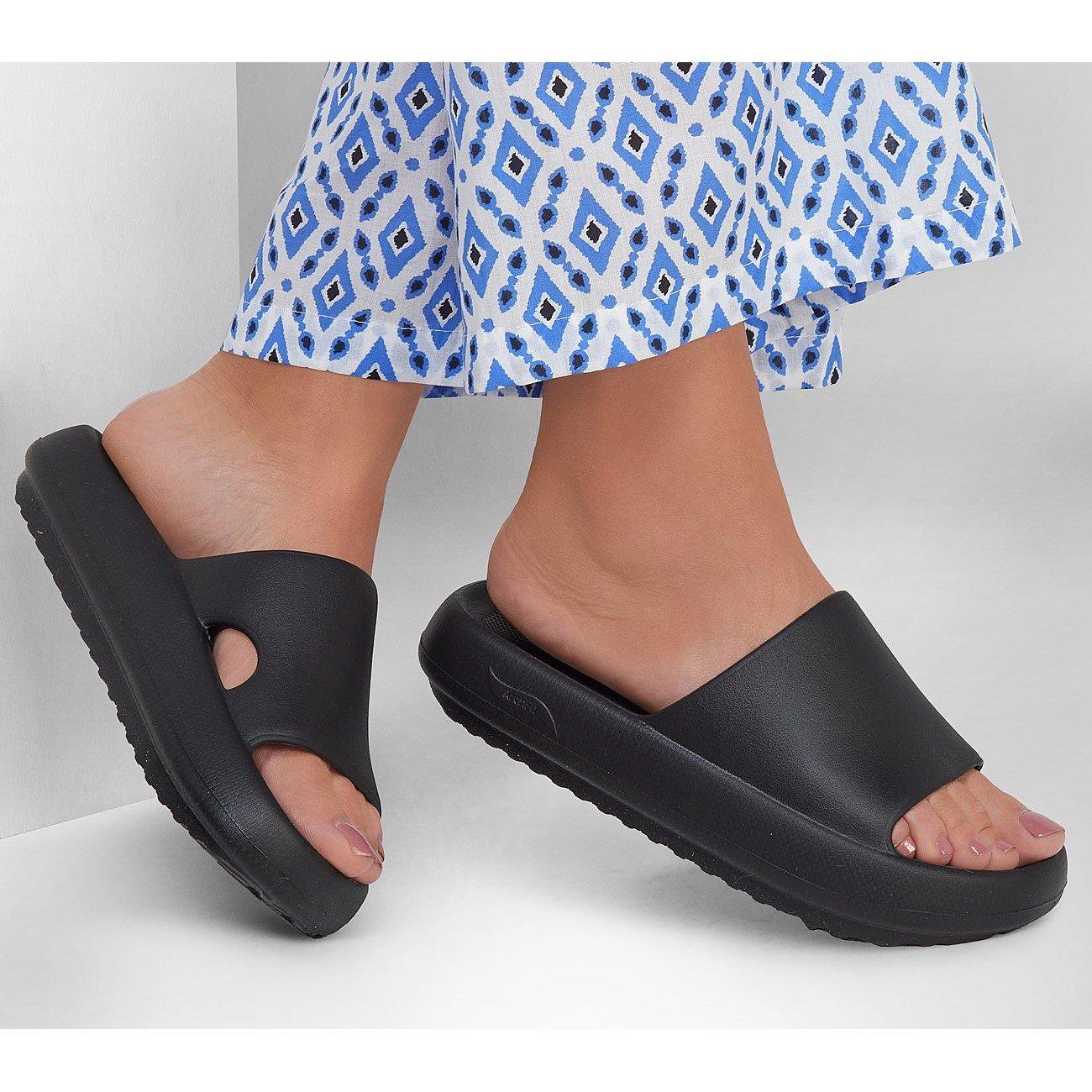 Crno/Crno - Skechers - Arch Fit Horizon Slider Slippers Womens - 6