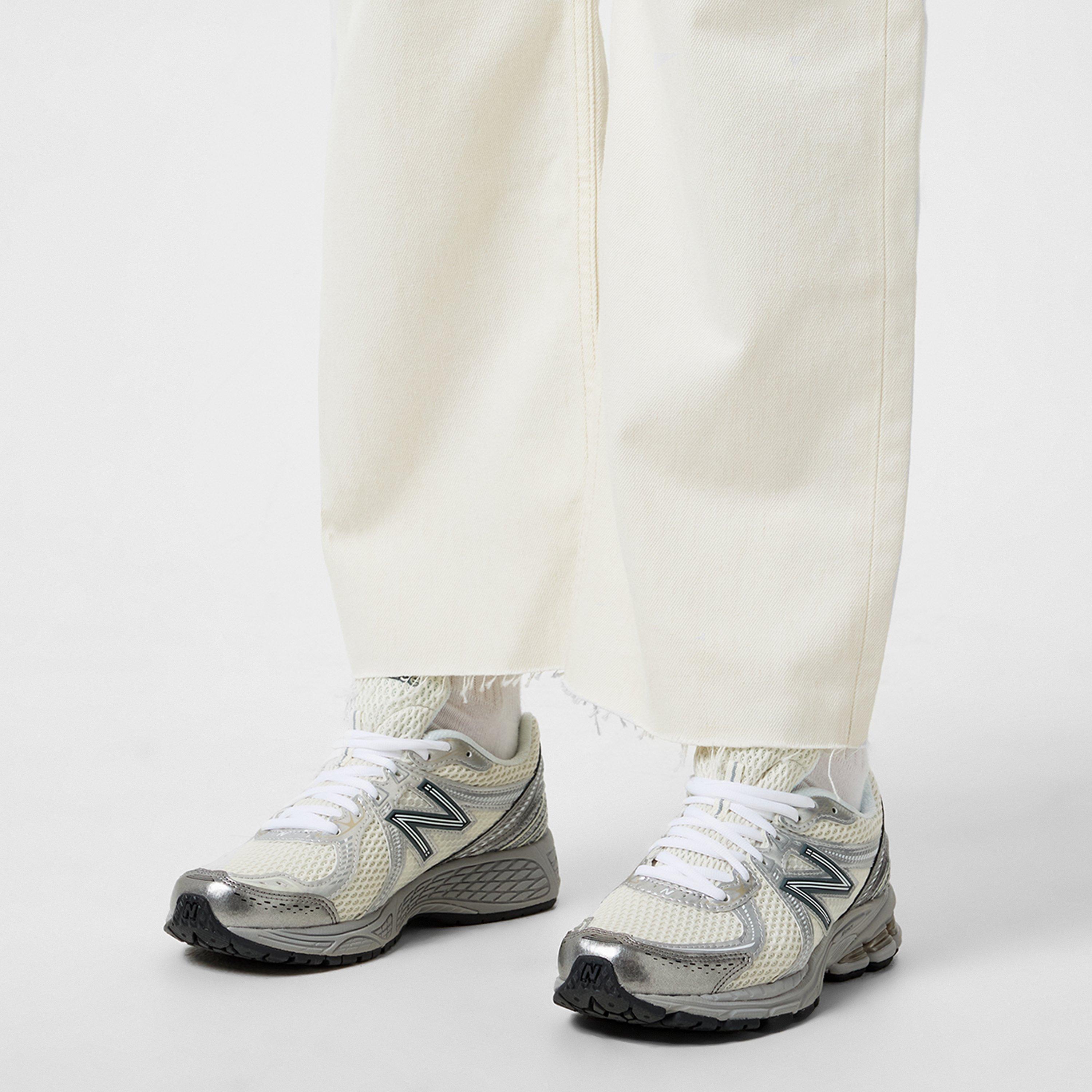 Wht/slvr - New Balance - Women's 860v2 Runners - 2