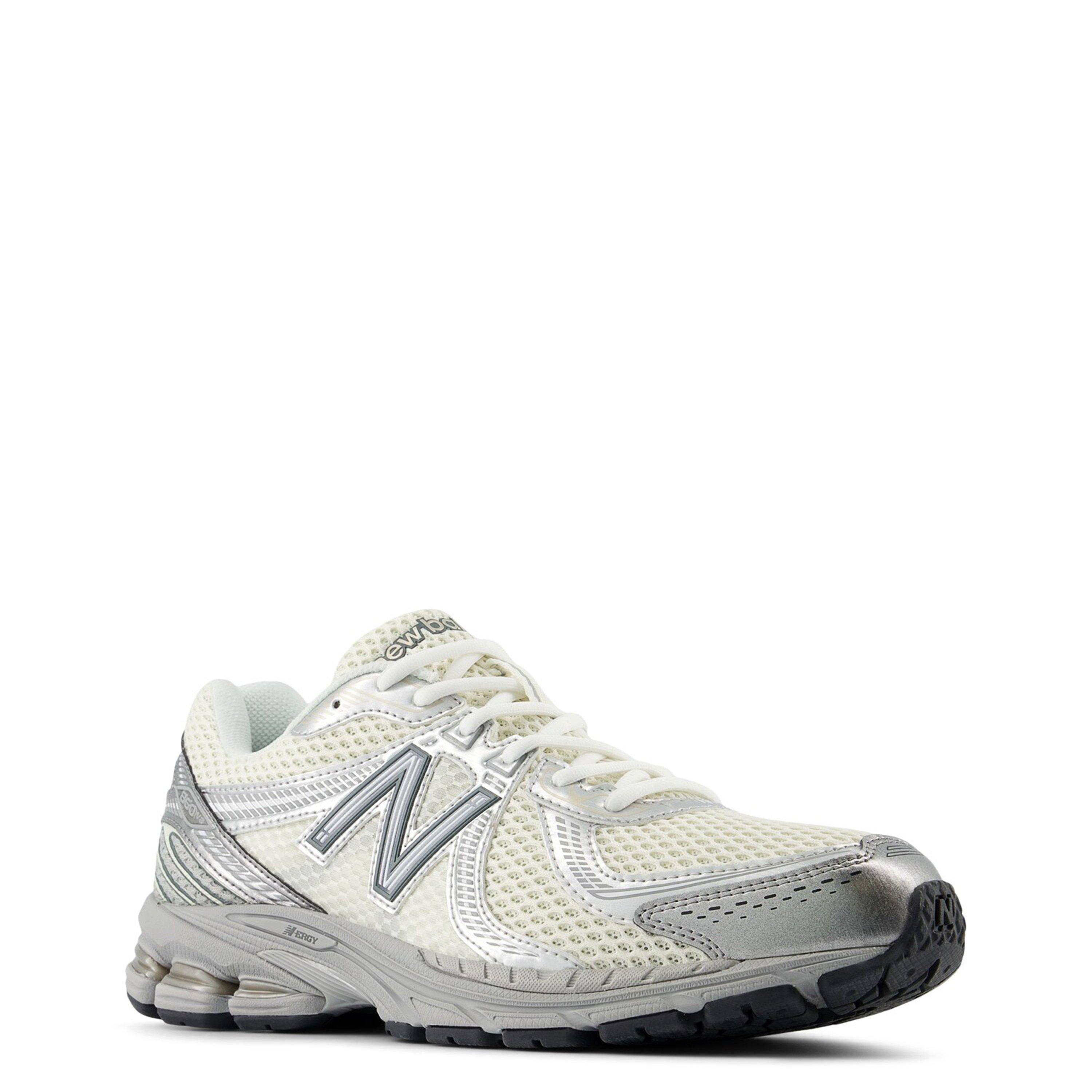 Wht/slvr - New Balance - Women's 860v2 Runners - 4