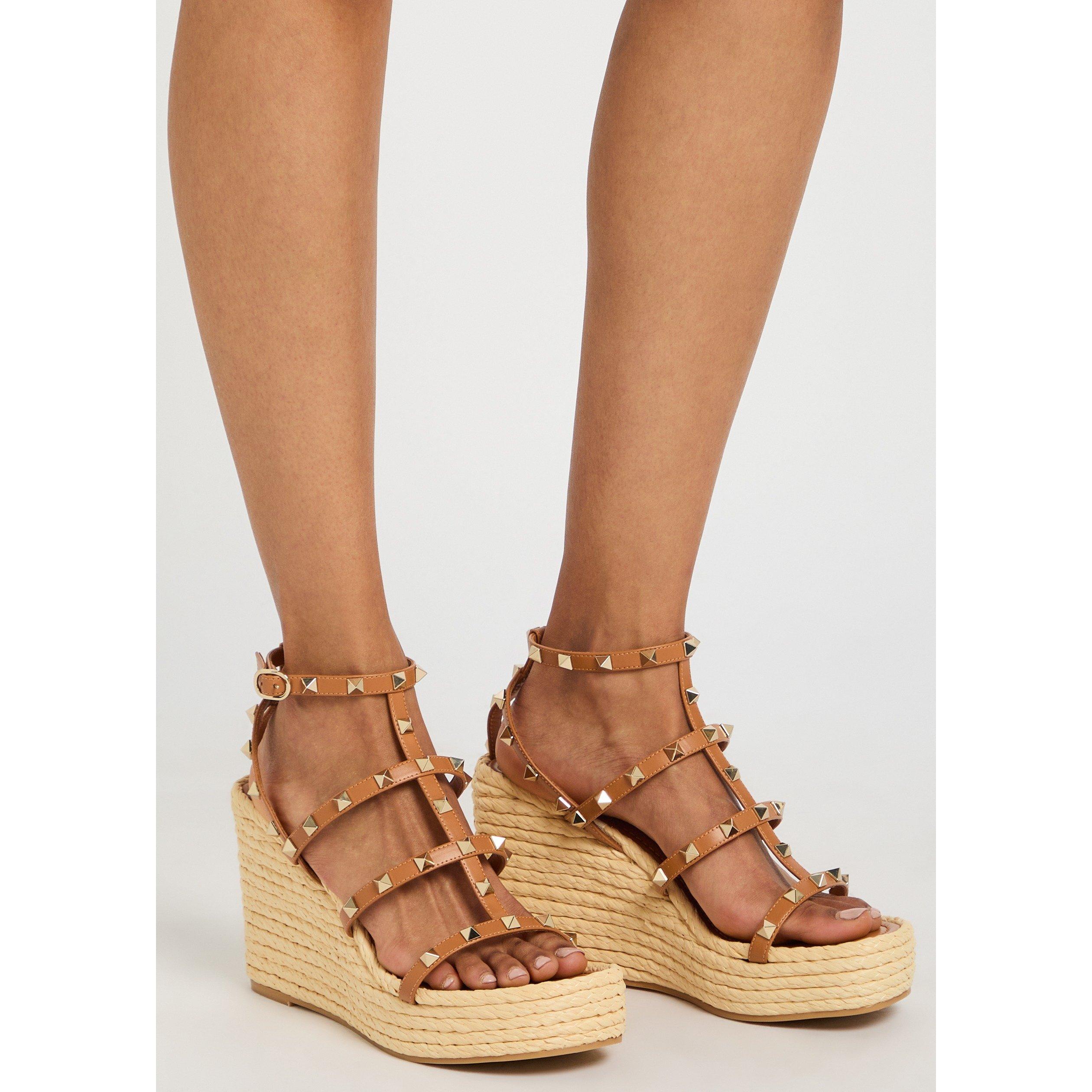 TAN - Valentino - Women's Rockstud Wedge 95 Leather Sandals - 3