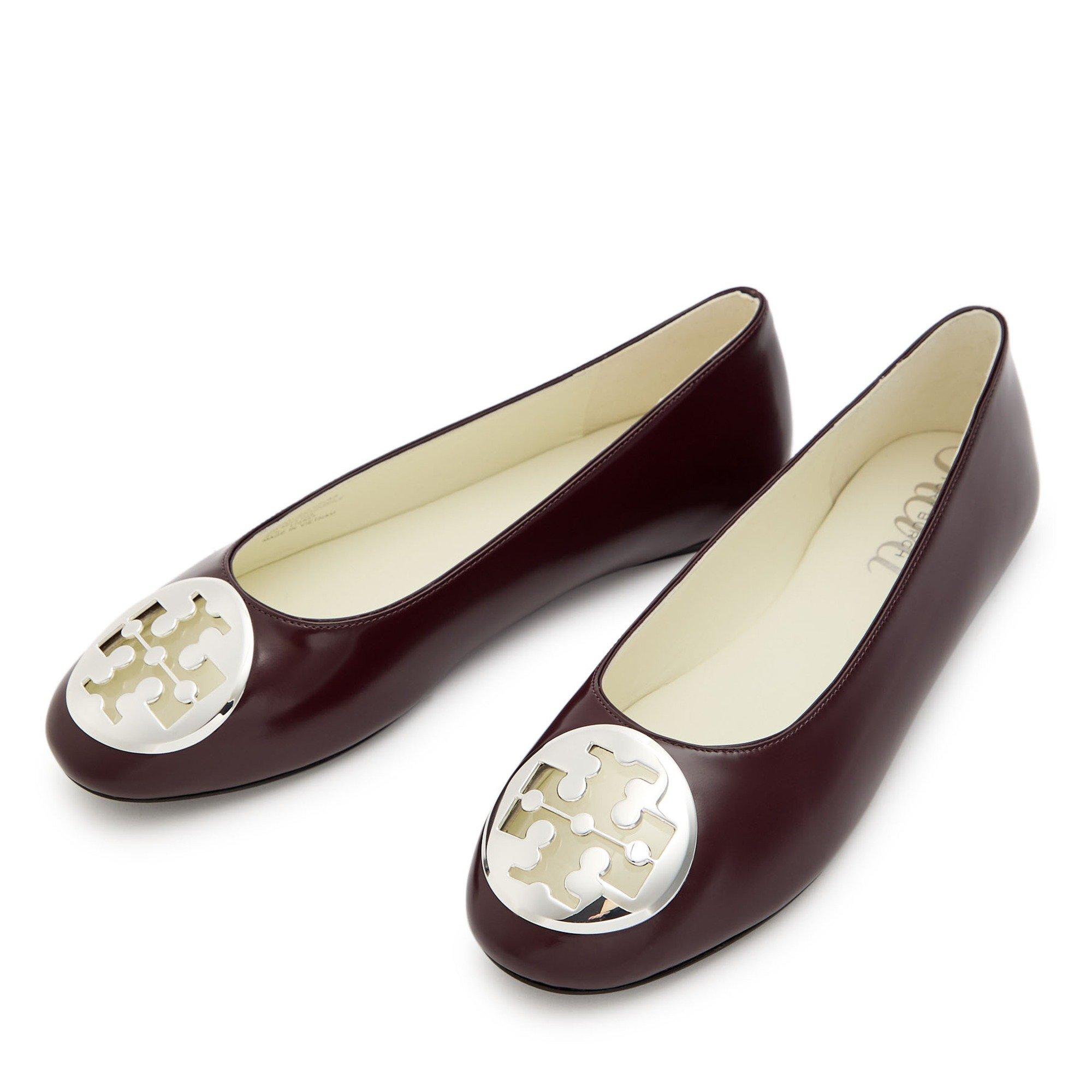 BURGUNDY - Tory Burch - Women's Runway Reva Glossed Leather Ballet Pumps - 3