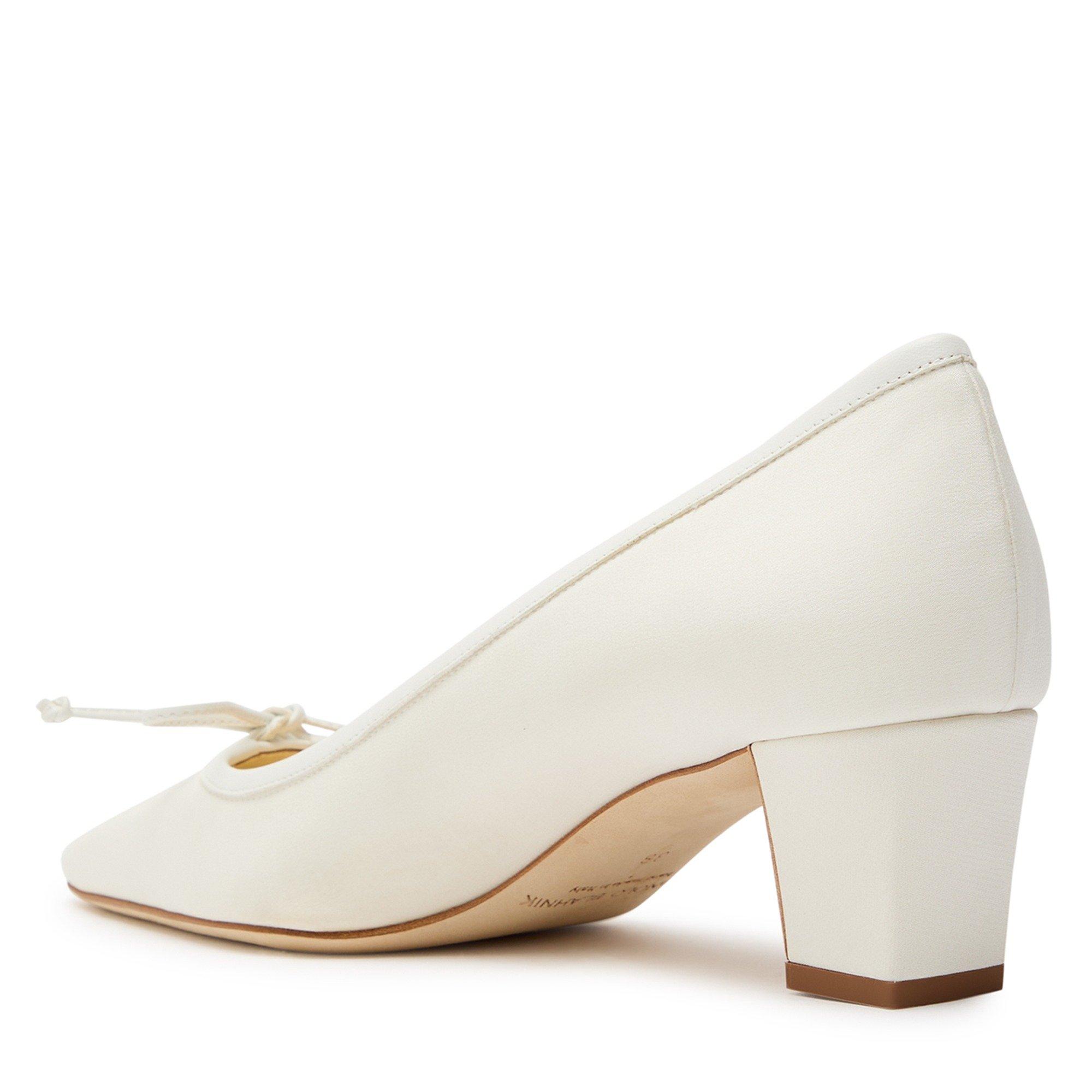 CREAM - Manolo Blahnik - Women's Martebal Pointed-Toe Block-Heel Court Shoes - 2