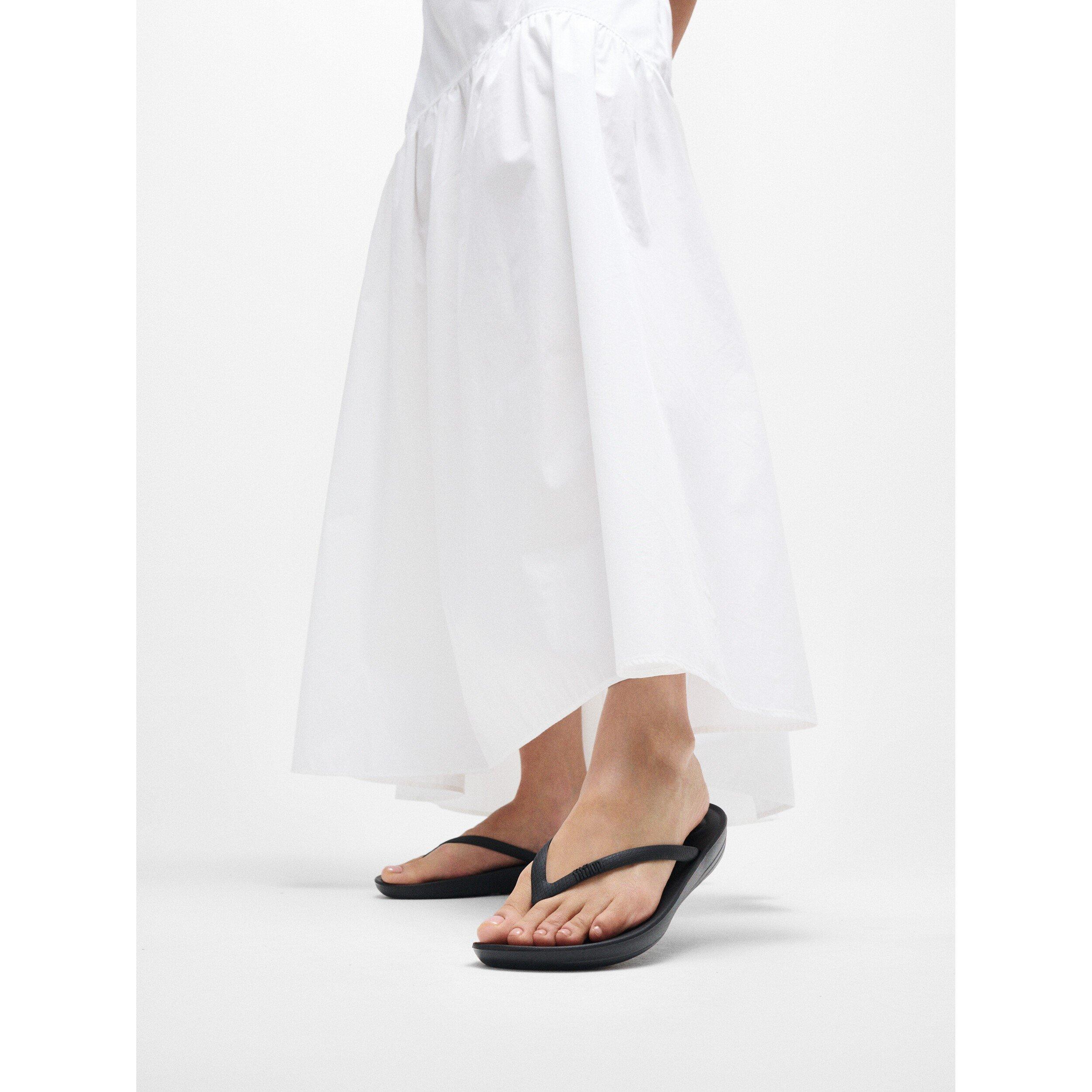 All Black - FitFlop - Iqushion Ergonomic Flip Flops - 2