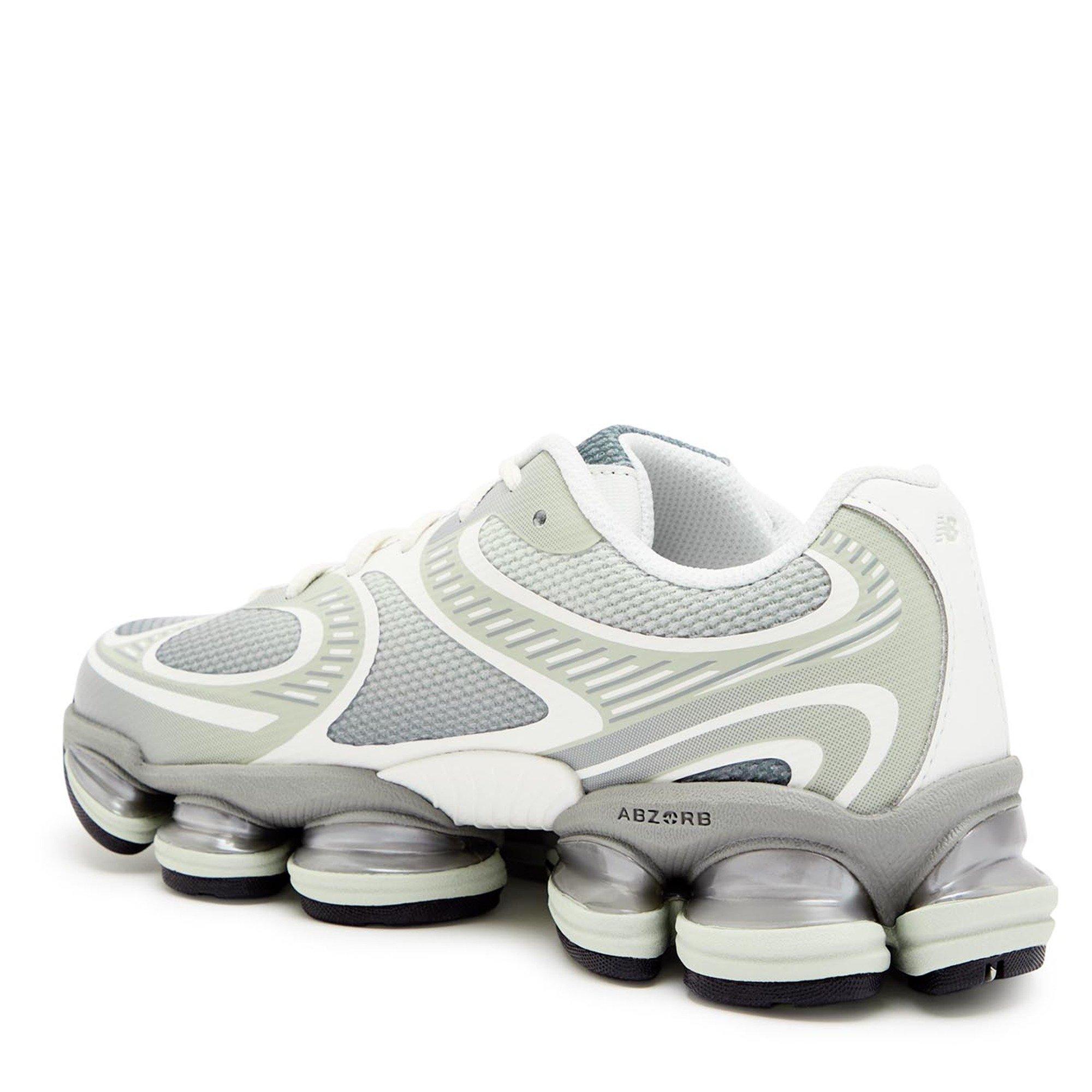 SILVER AND OTHE - New Balance - Women's ABZORB 2000 Mesh Runners - 2