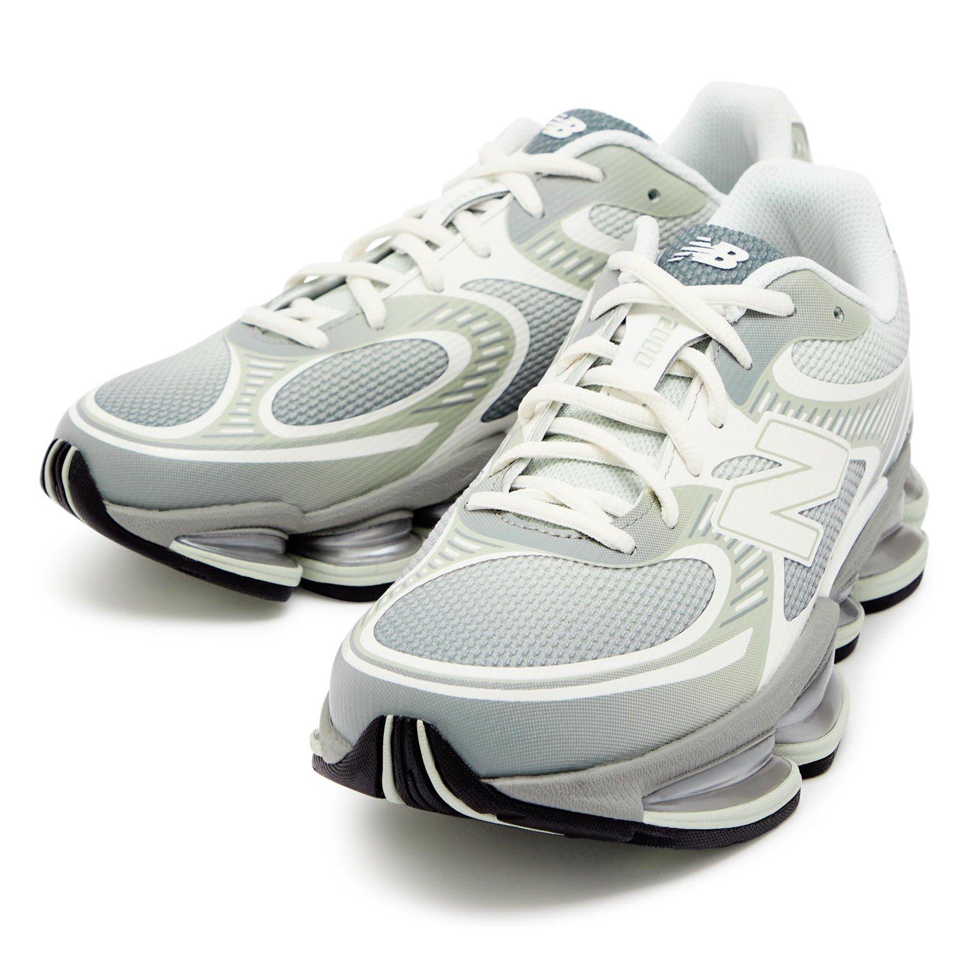 SILVER AND OTHE - New Balance - Women's ABZORB 2000 Mesh Runners - 3