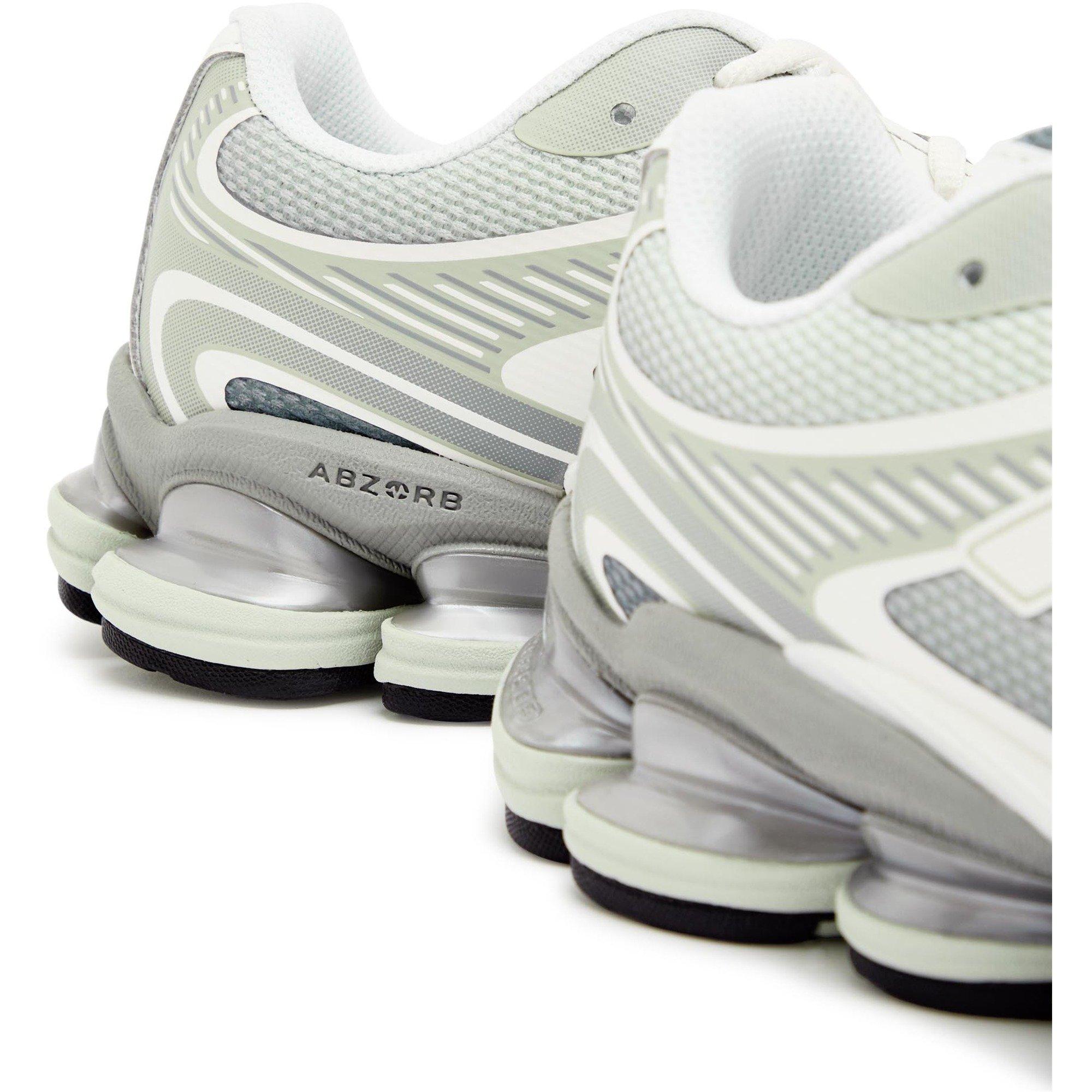 SILVER AND OTHE - New Balance - Women's ABZORB 2000 Mesh Runners - 4