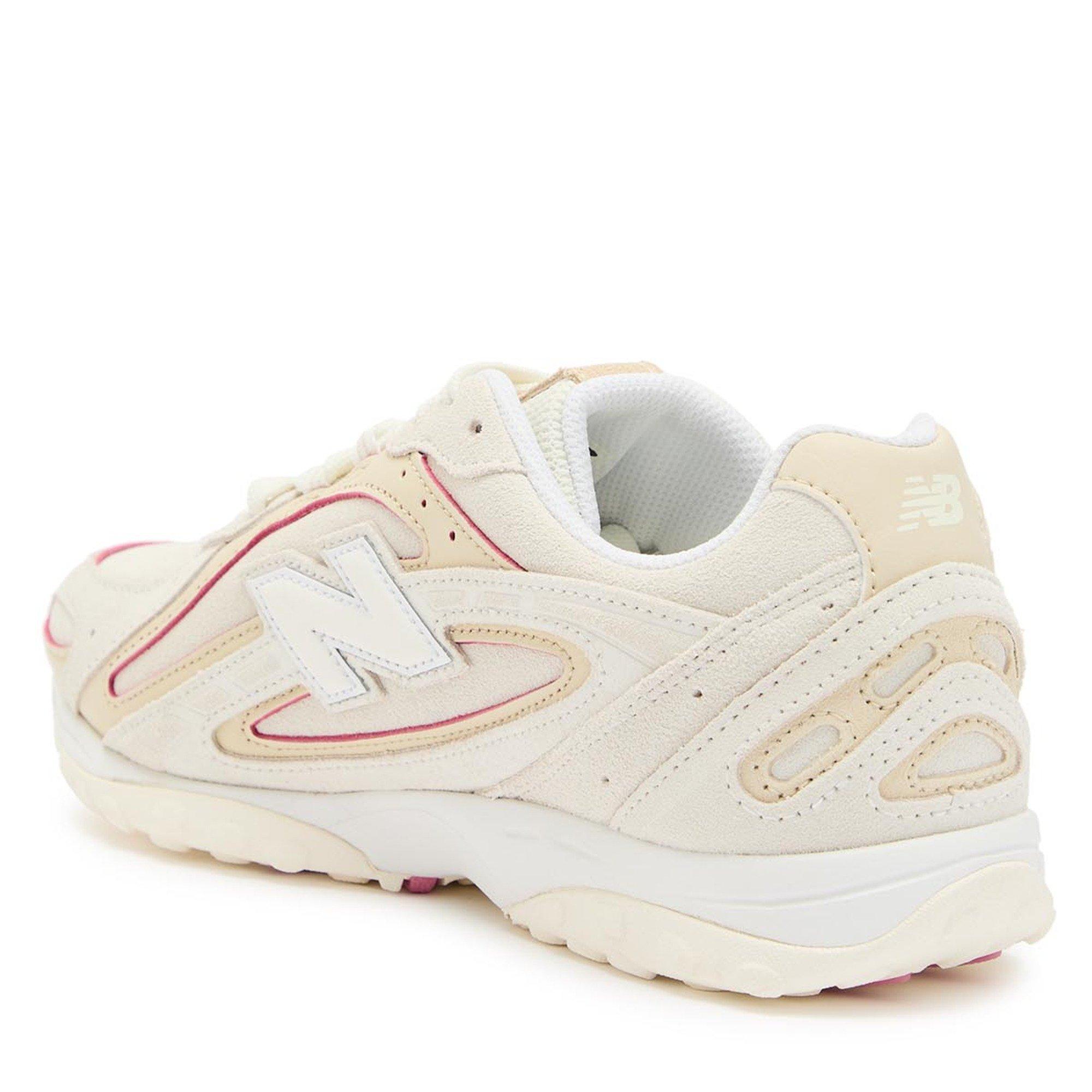 WHITE AND OTHER - New Balance - Women's 204 Suede Low-Top Trainers - 2