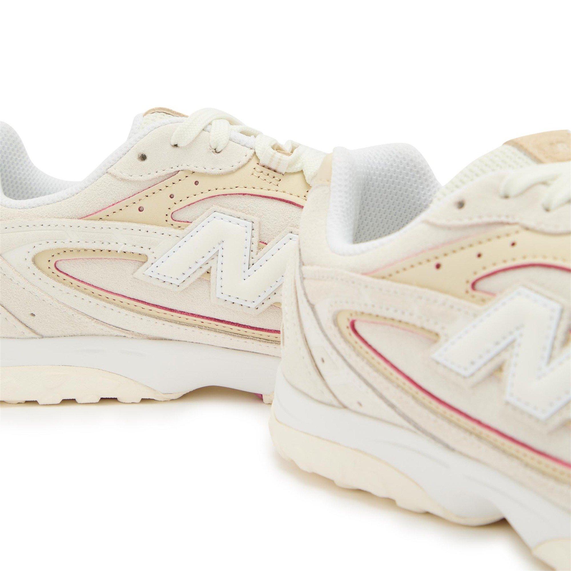WHITE AND OTHER - New Balance - Women's 204 Suede Low-Top Trainers - 4