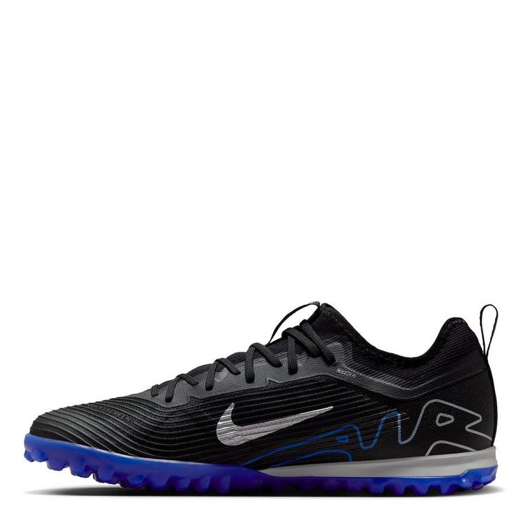 Noir/Chrome - Nike - wearers may pair this shoe with a mini-dress - 2