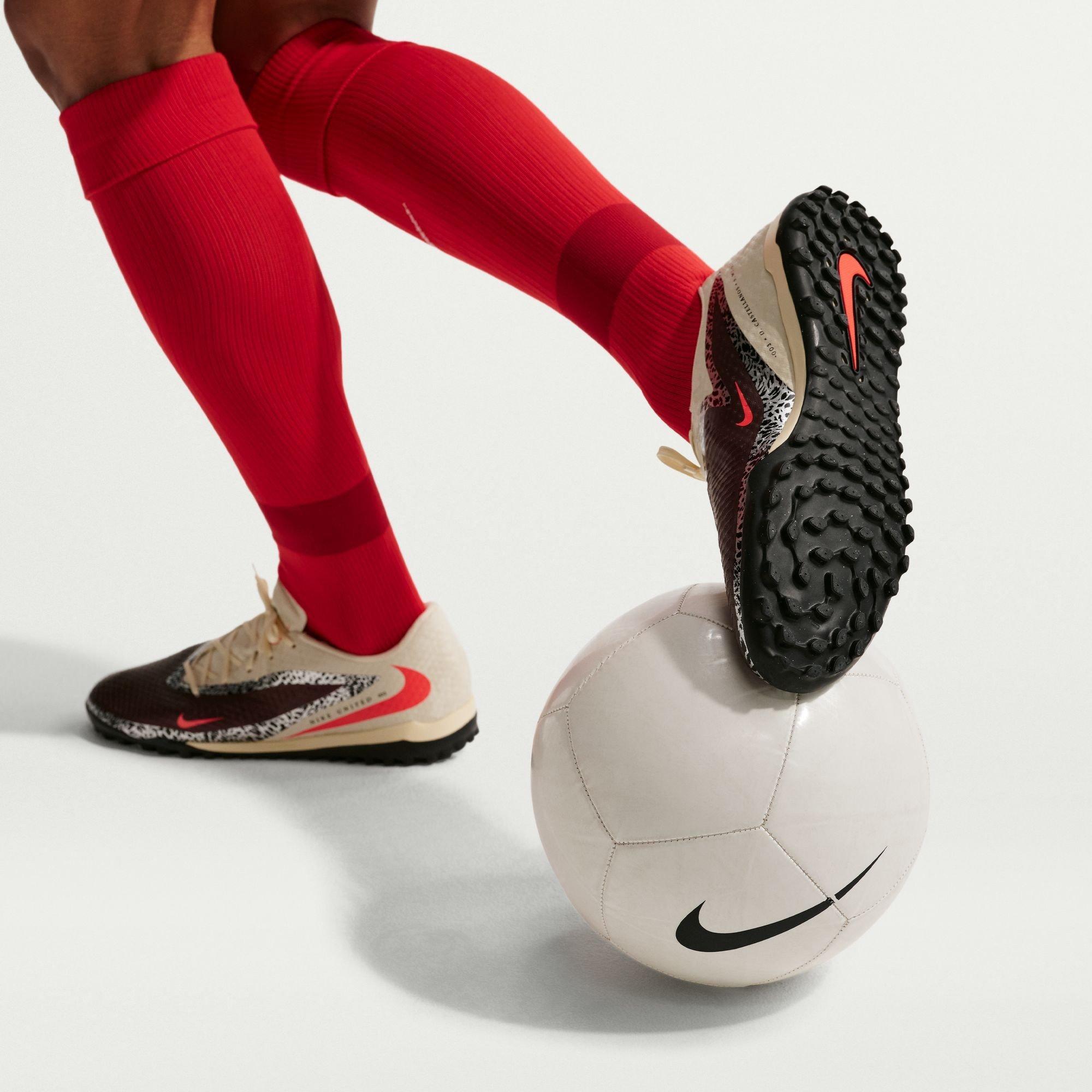 Burgund/Print - Nike - Phantom 6 Low Academy Adults Astro Turf Football Boots - 3