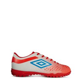 Umbro You are after a sneaker with a detachable footbed for a more personalized fit