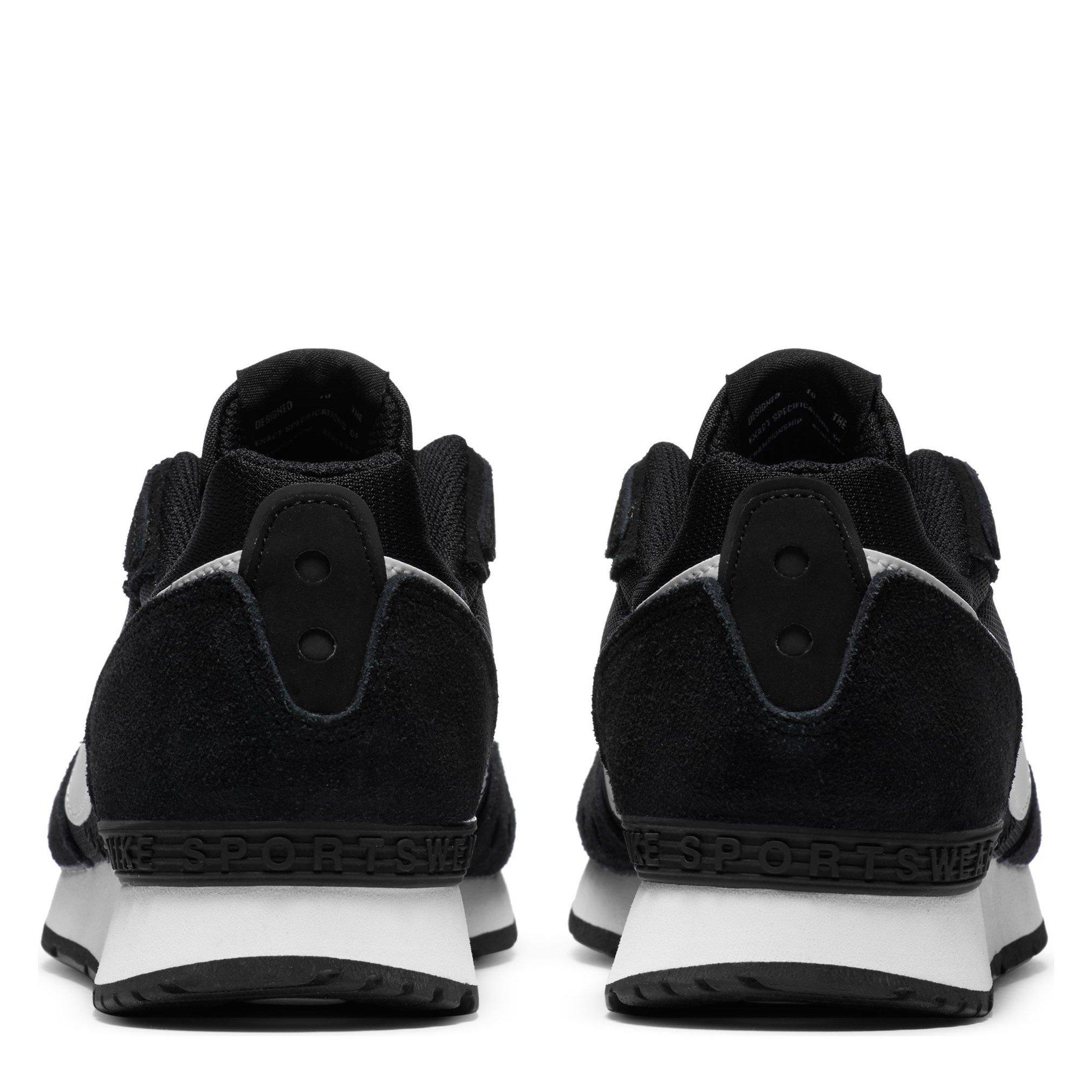 Zwart/Wit - Nike - Venture Runner Trainers Womens - 4