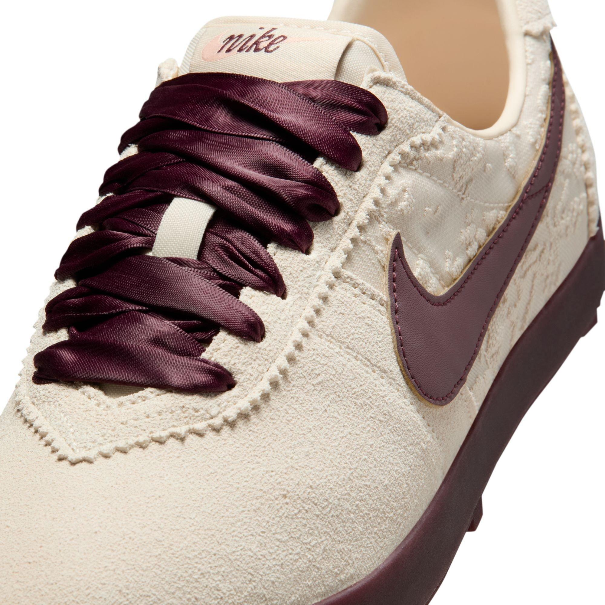 Cream/Burgundy - Nike - Women's Low-Top Trainers - 7