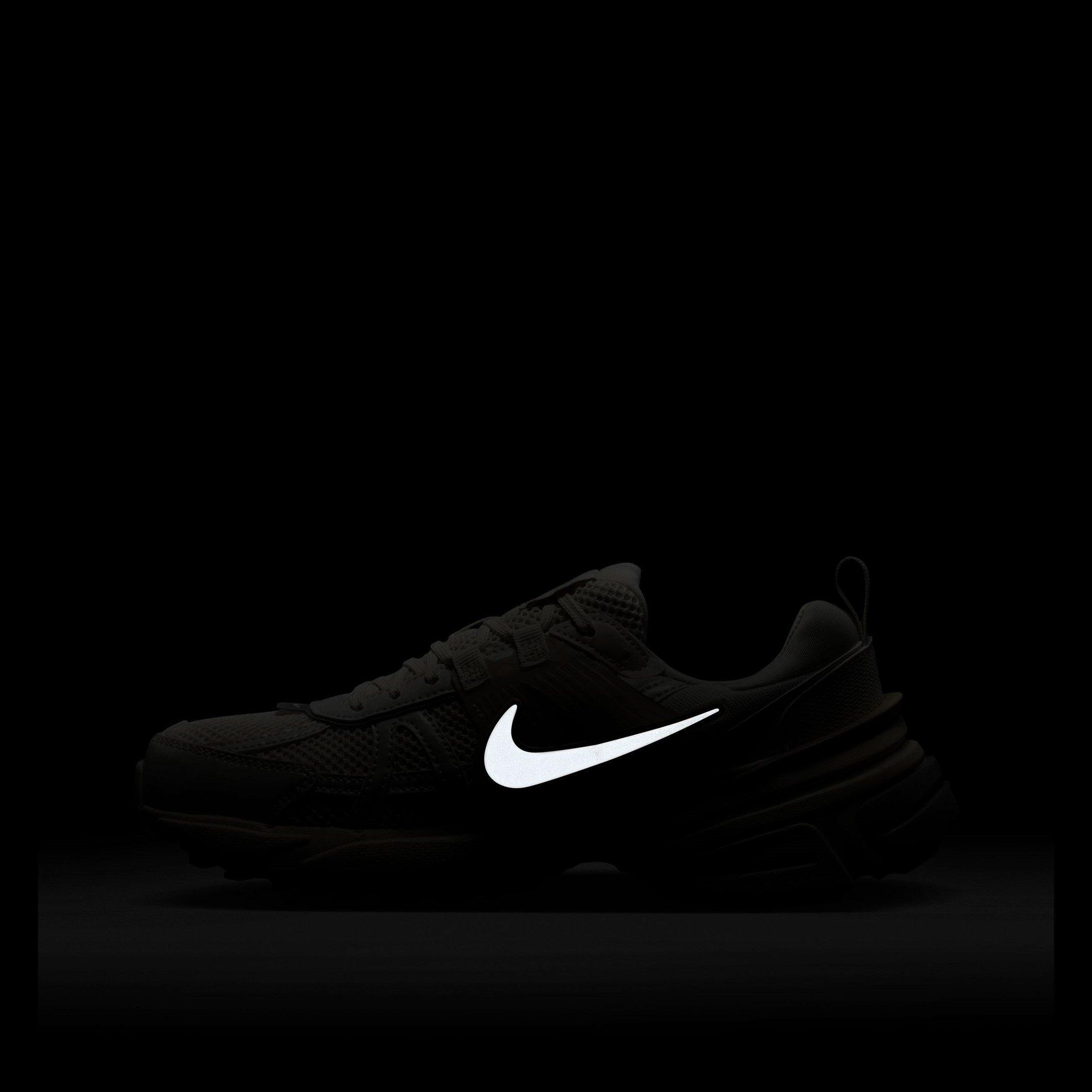 Bleg elfenben - Nike - V2K Runner Shoes Womens - 10
