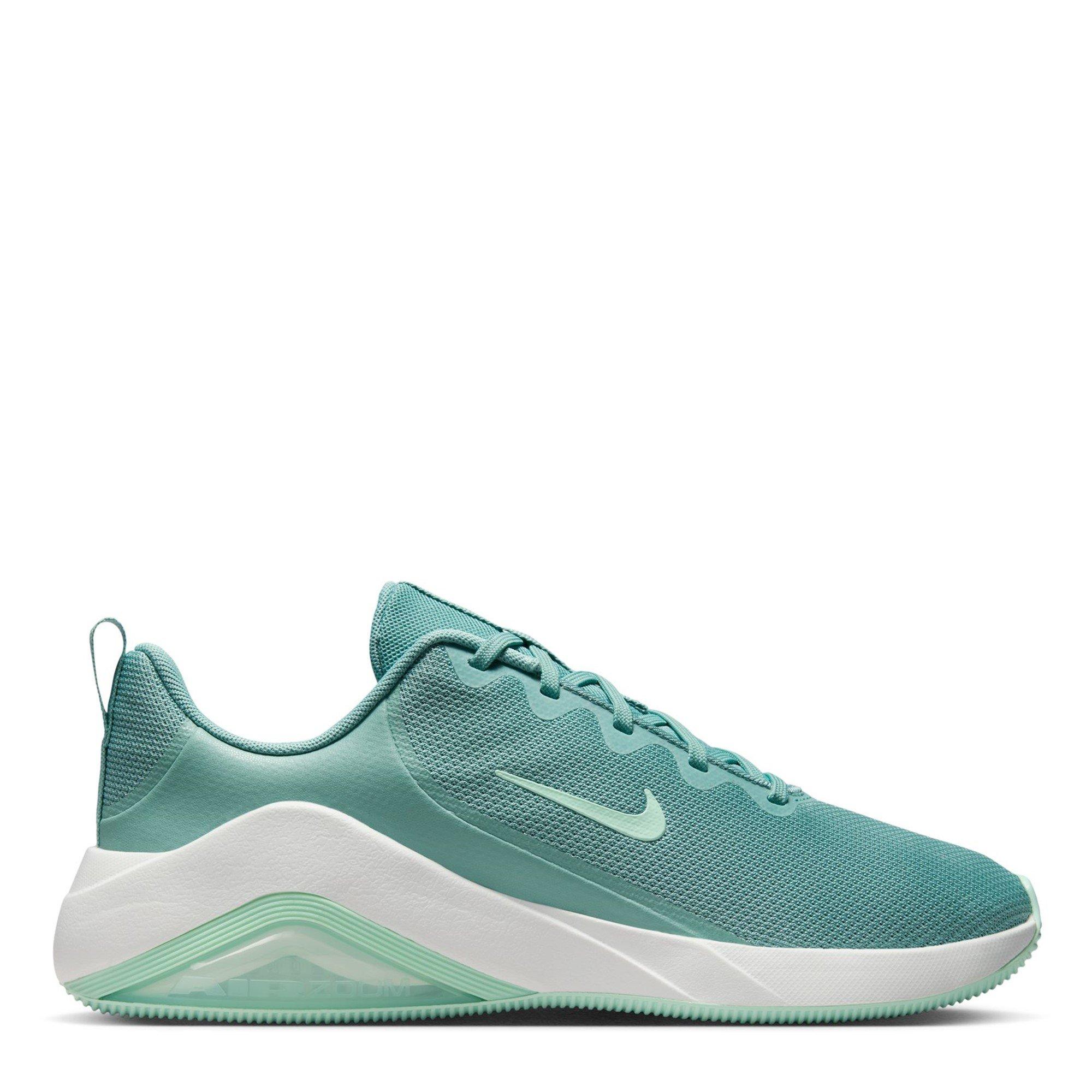 green nike gym shoes