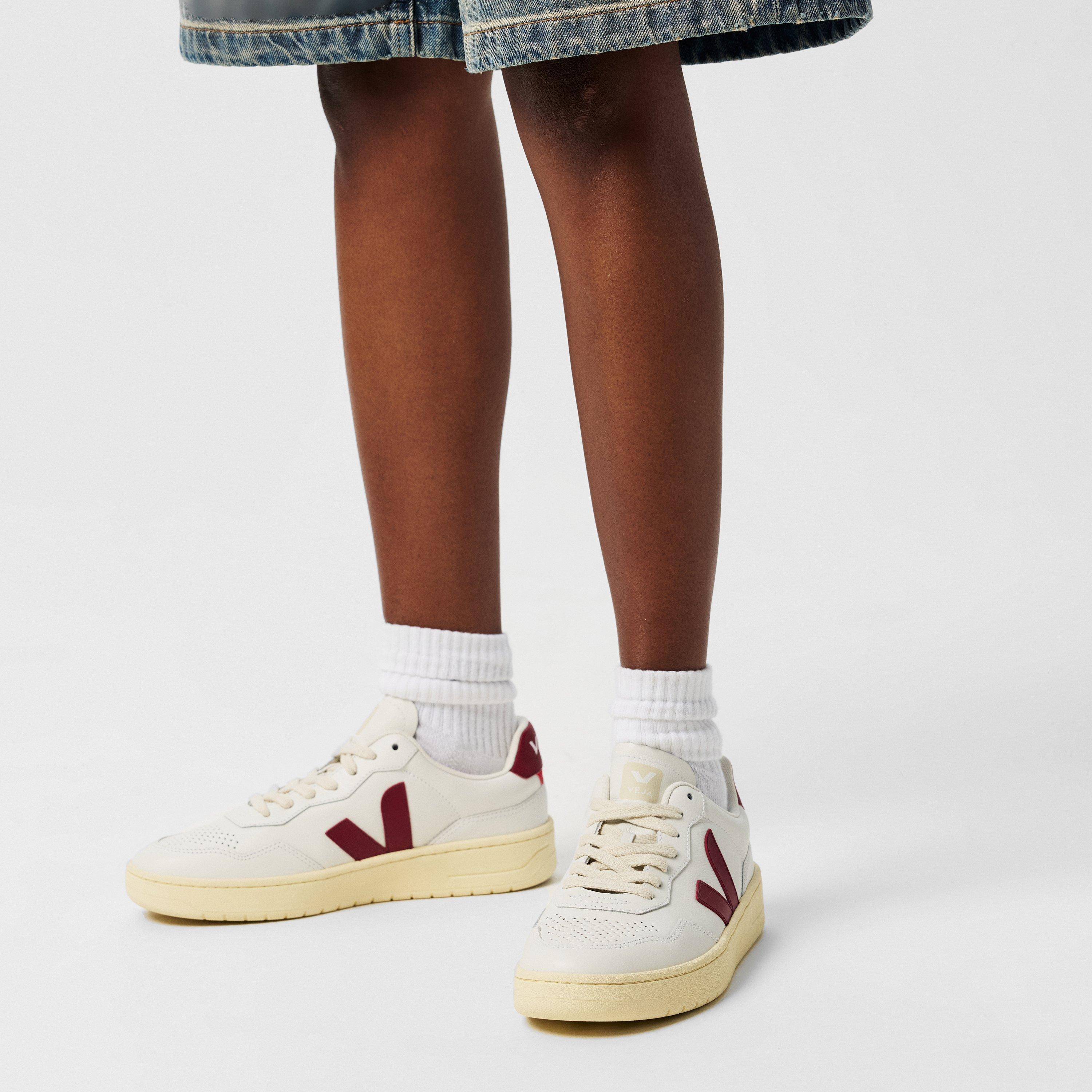 White/Marsala - Veja - Women's V90 Low-Top Trainers - 3
