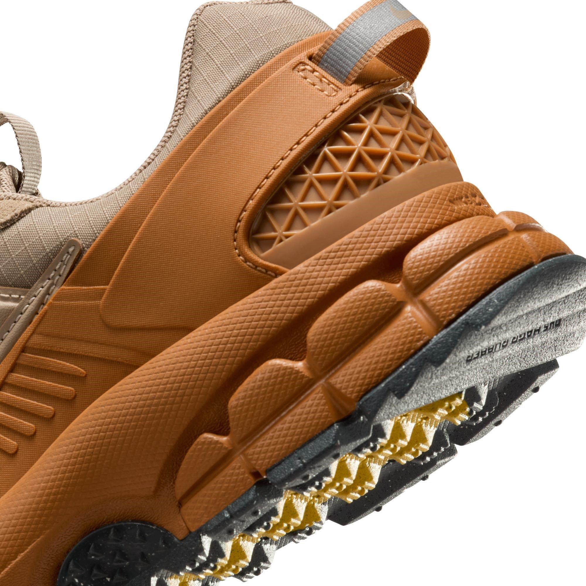 Flax/Khaki - Nike - Vomero Roam Sneakers - 8