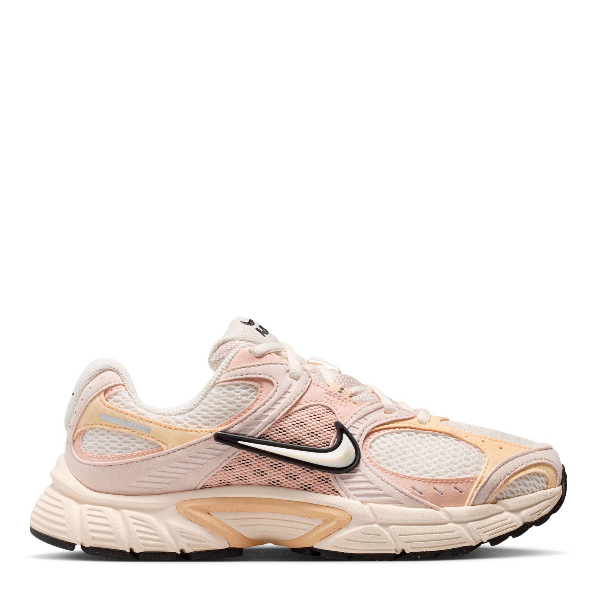 Nike Women's V5 Rnr - Chalk/Peach - 7 (41)