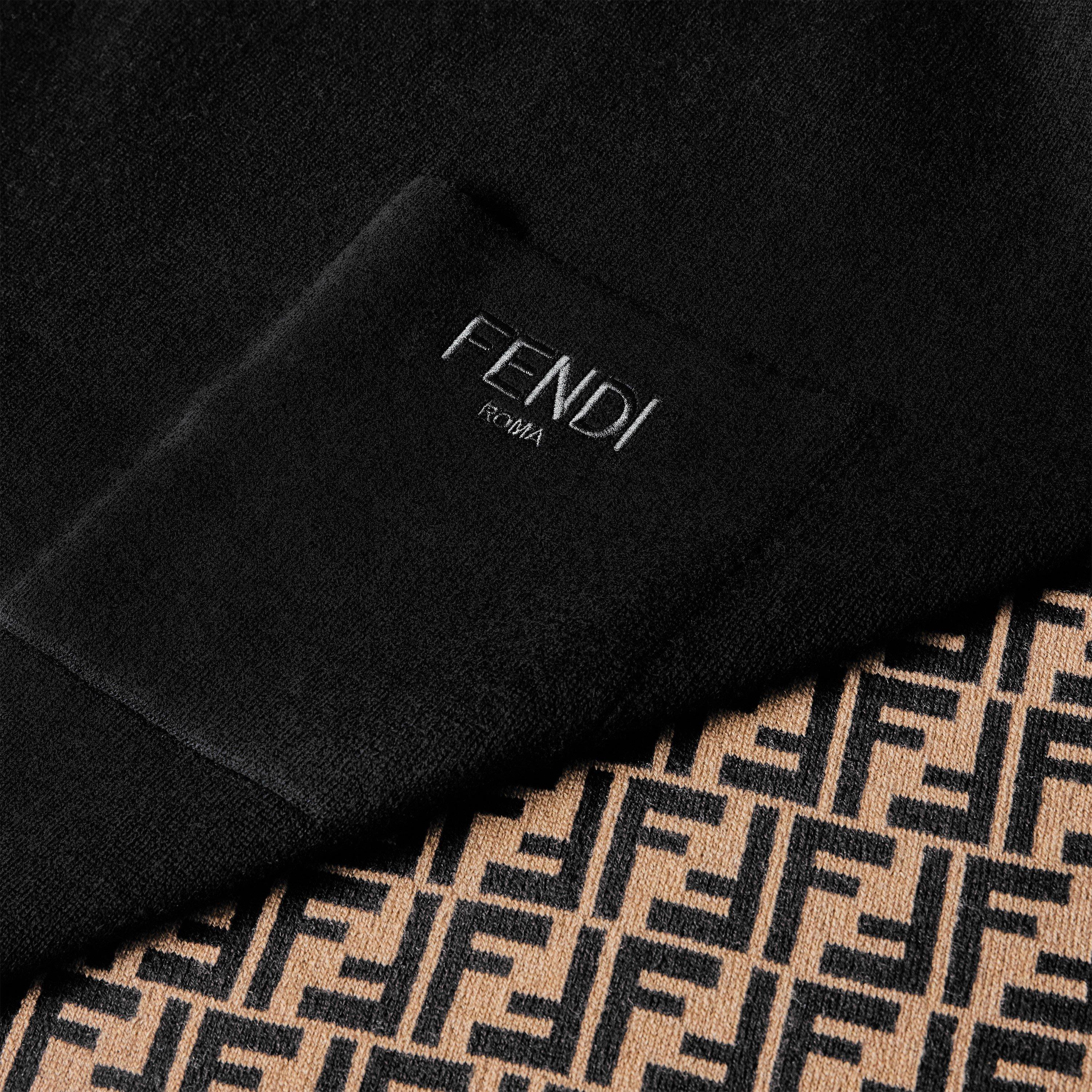 Black SF1M0T - Fendi - Fendi FF Cape Jn64 - 3