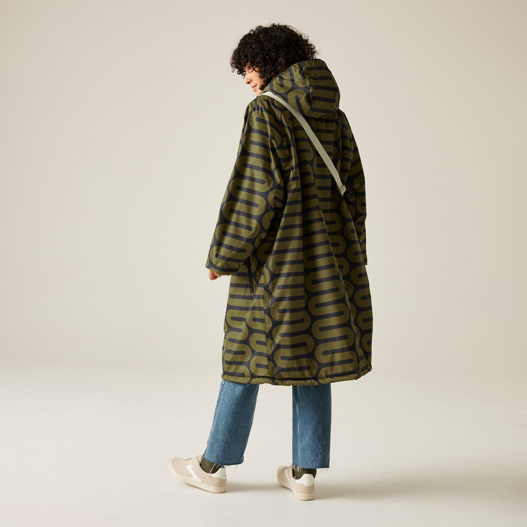 Green - Regatta - Women's Orla Waterproof Quick-Drying Fleece-Lined Changing Robe - 2