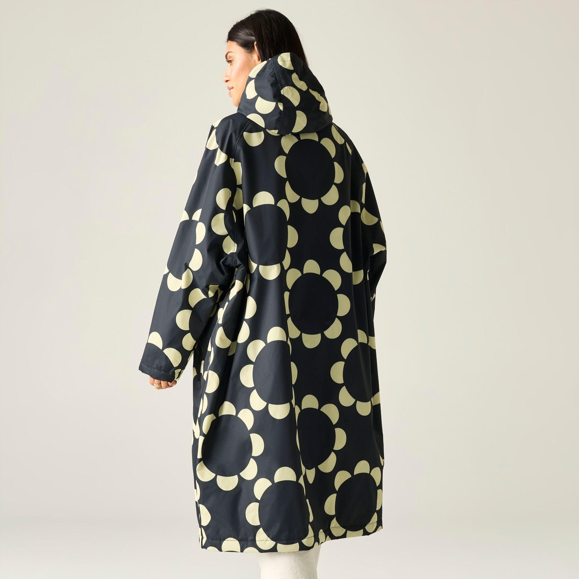 Daisy Hoop Blac - Regatta - Womens Orla Waterproof Changing Robe - 3