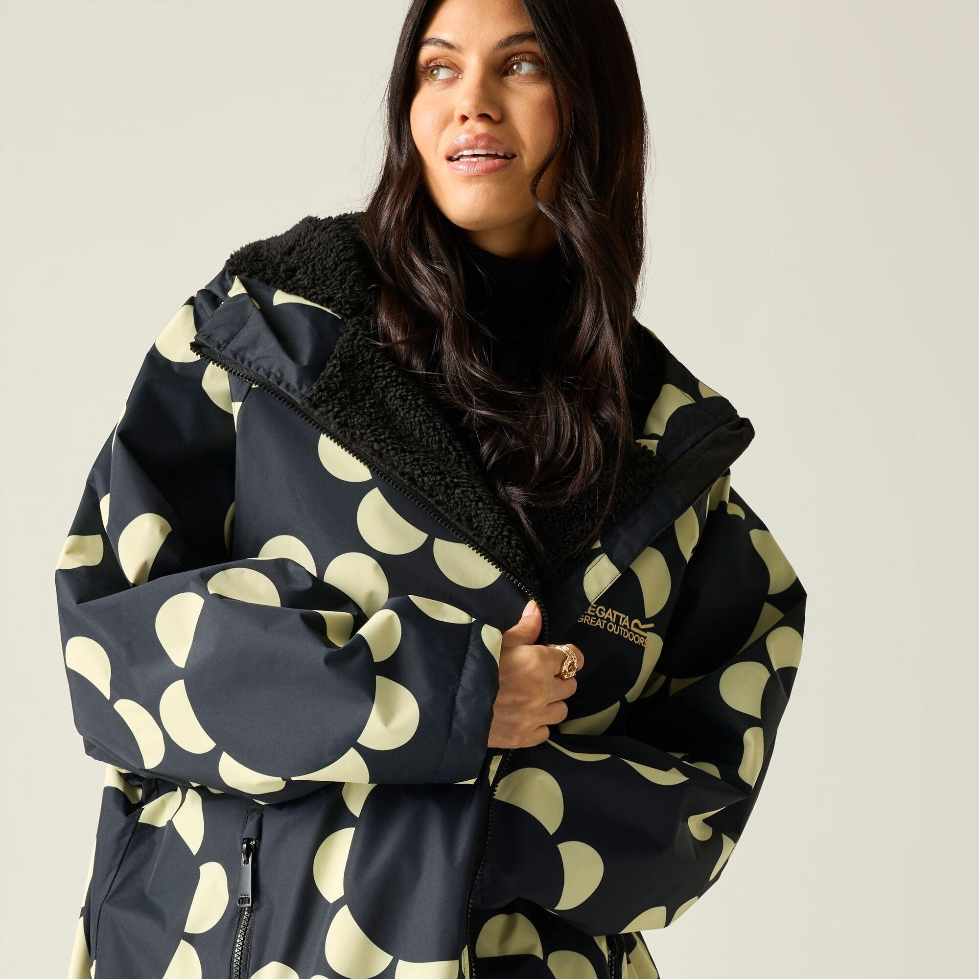 Daisy Hoop Blac - Regatta - Womens Orla Waterproof Changing Robe - 4
