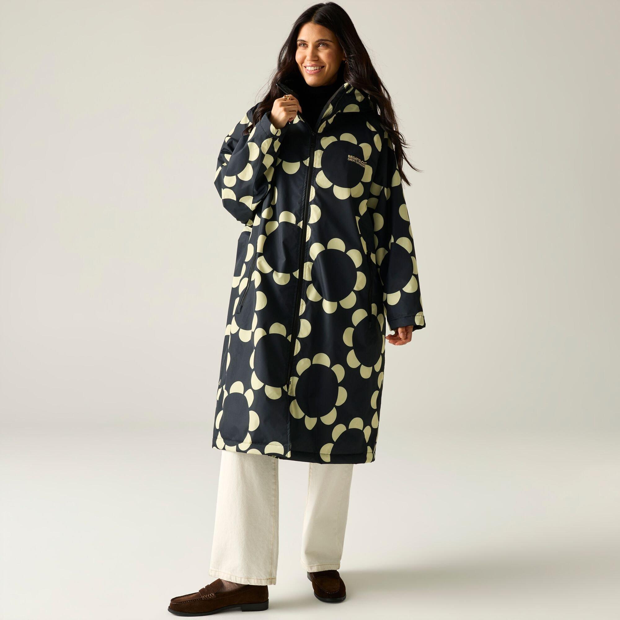 Daisy Hoop Blac - Regatta - Womens Orla Waterproof Changing Robe - 9