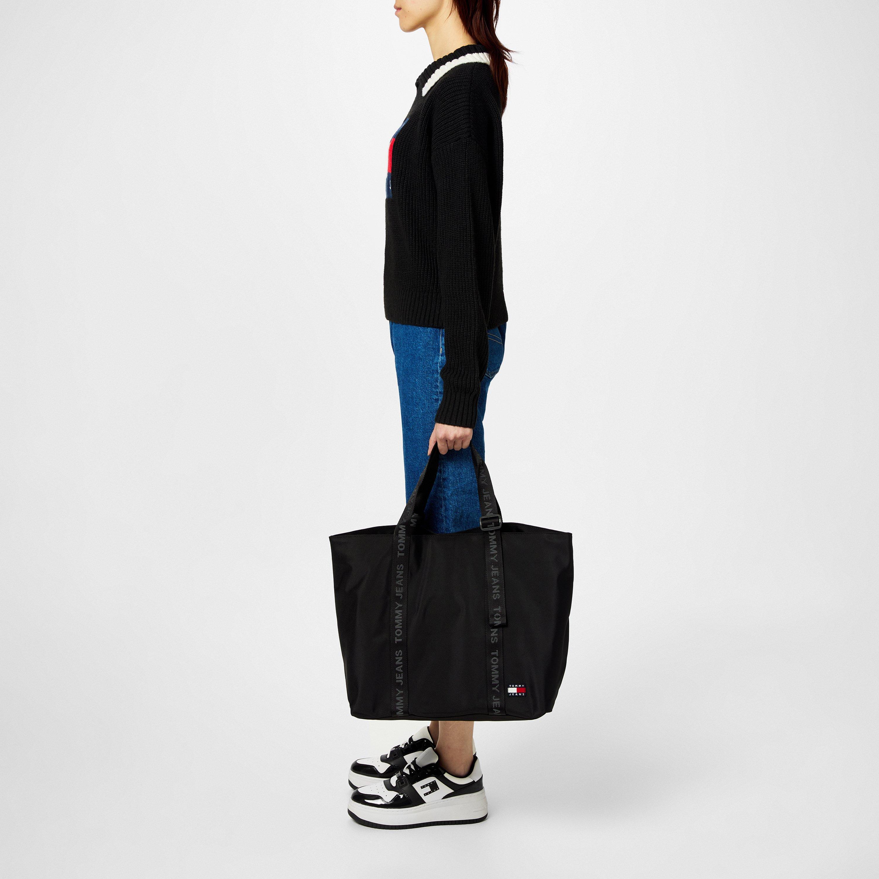 Preto - Tommy Jeans - Women&#x27;s TJ Flag Crew Neck Jumper - 2