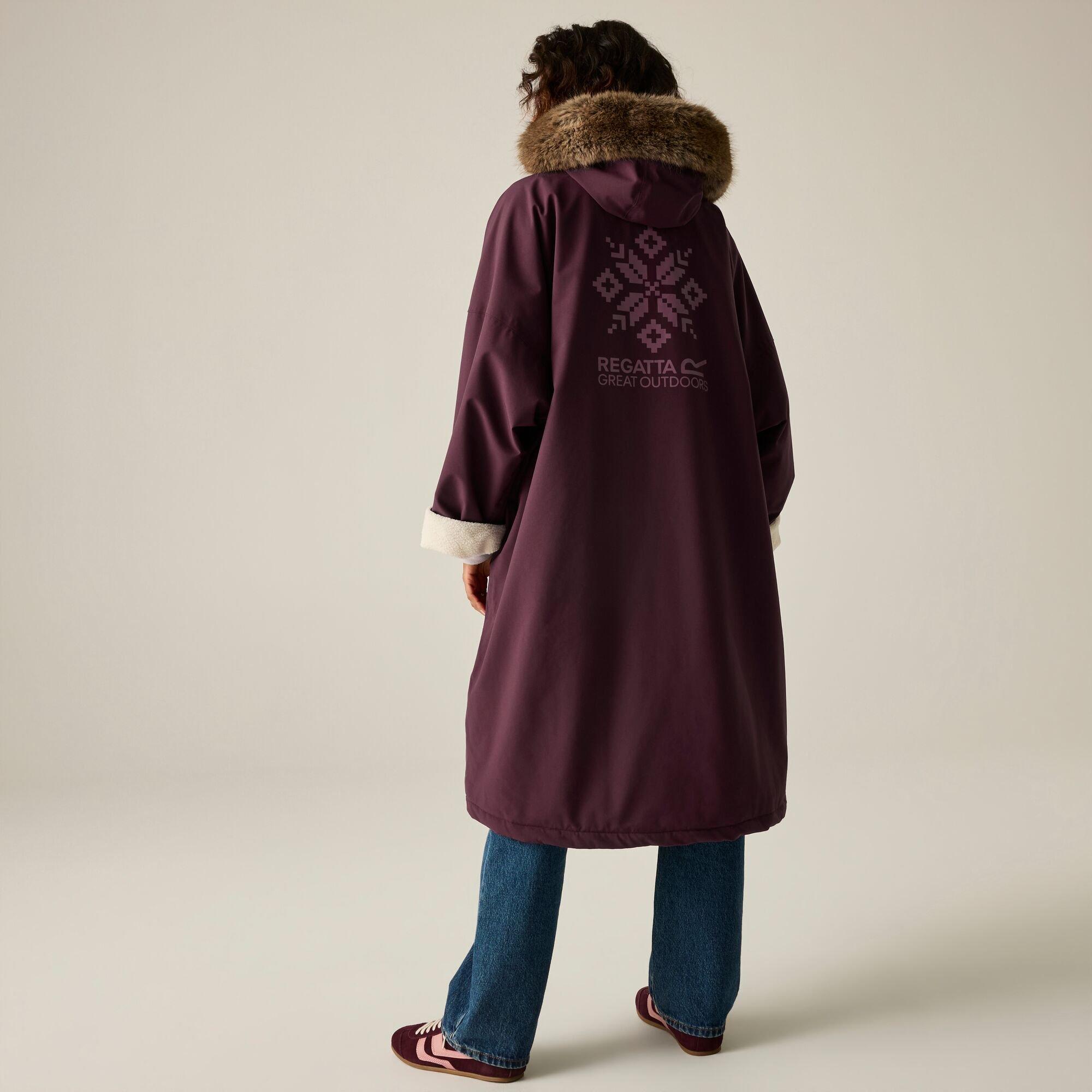 Fig - Regatta - Adult Waterproof Changing Robe Pro - 2