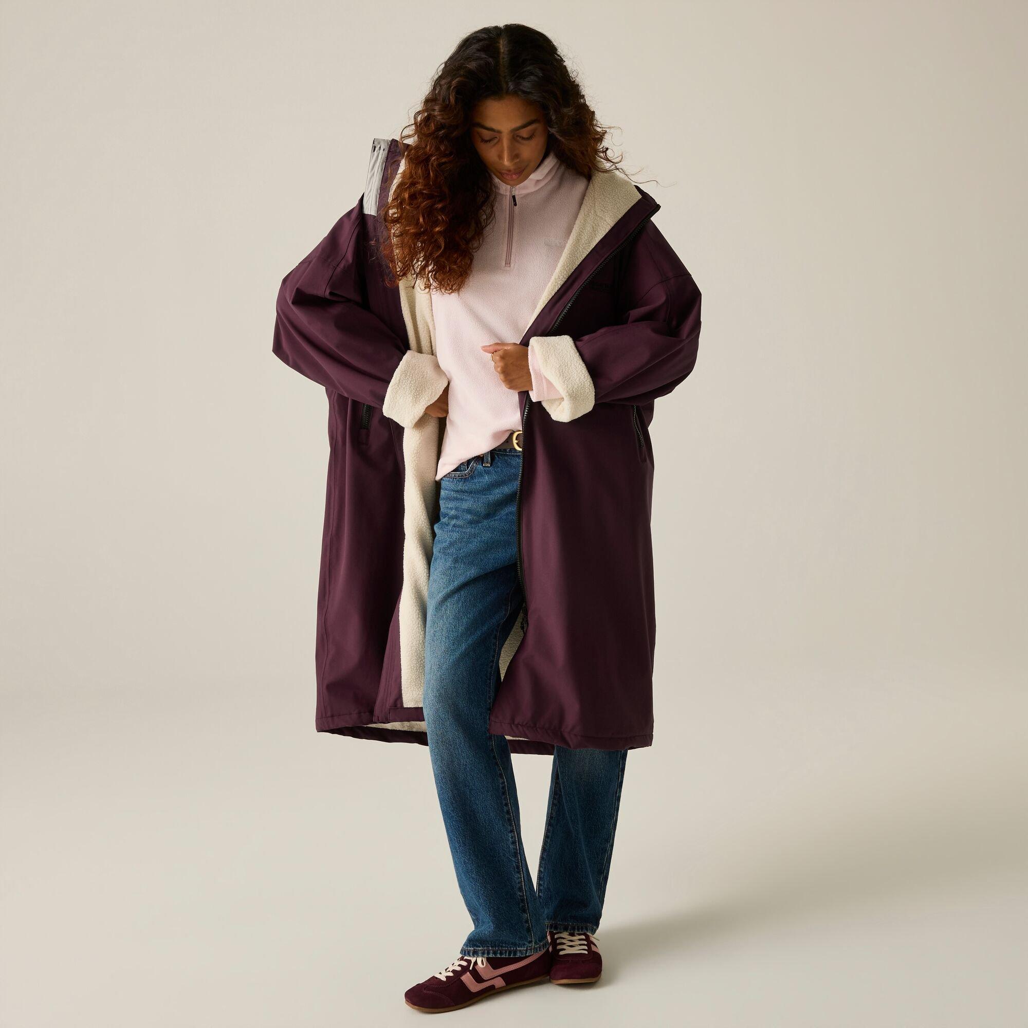 Fig - Regatta - Adult Waterproof Changing Robe Pro - 4