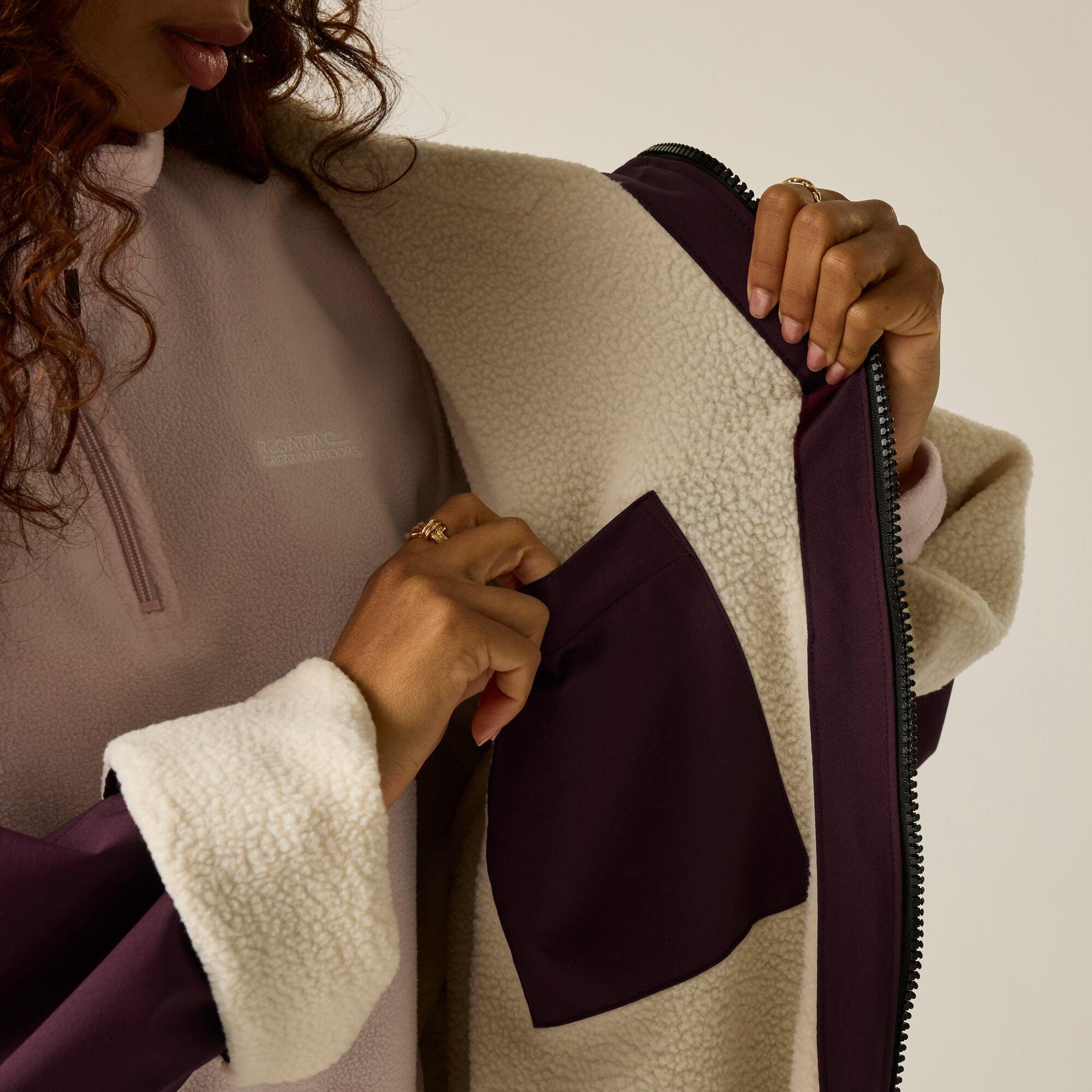Fig - Regatta - Adult Waterproof Changing Robe Pro - 7
