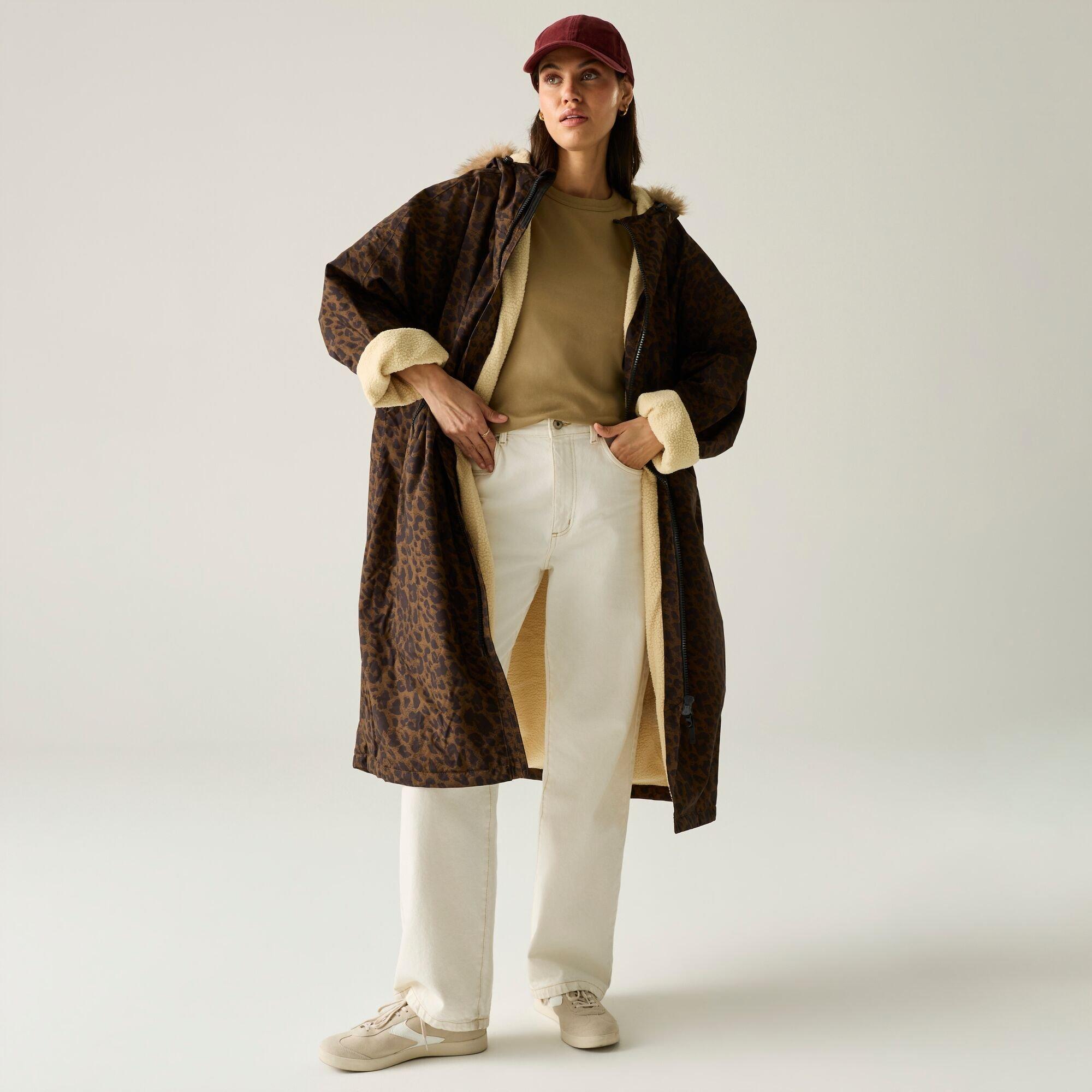 Regatta Adult's Pro Changing Robe - Brown Medium - Image 5