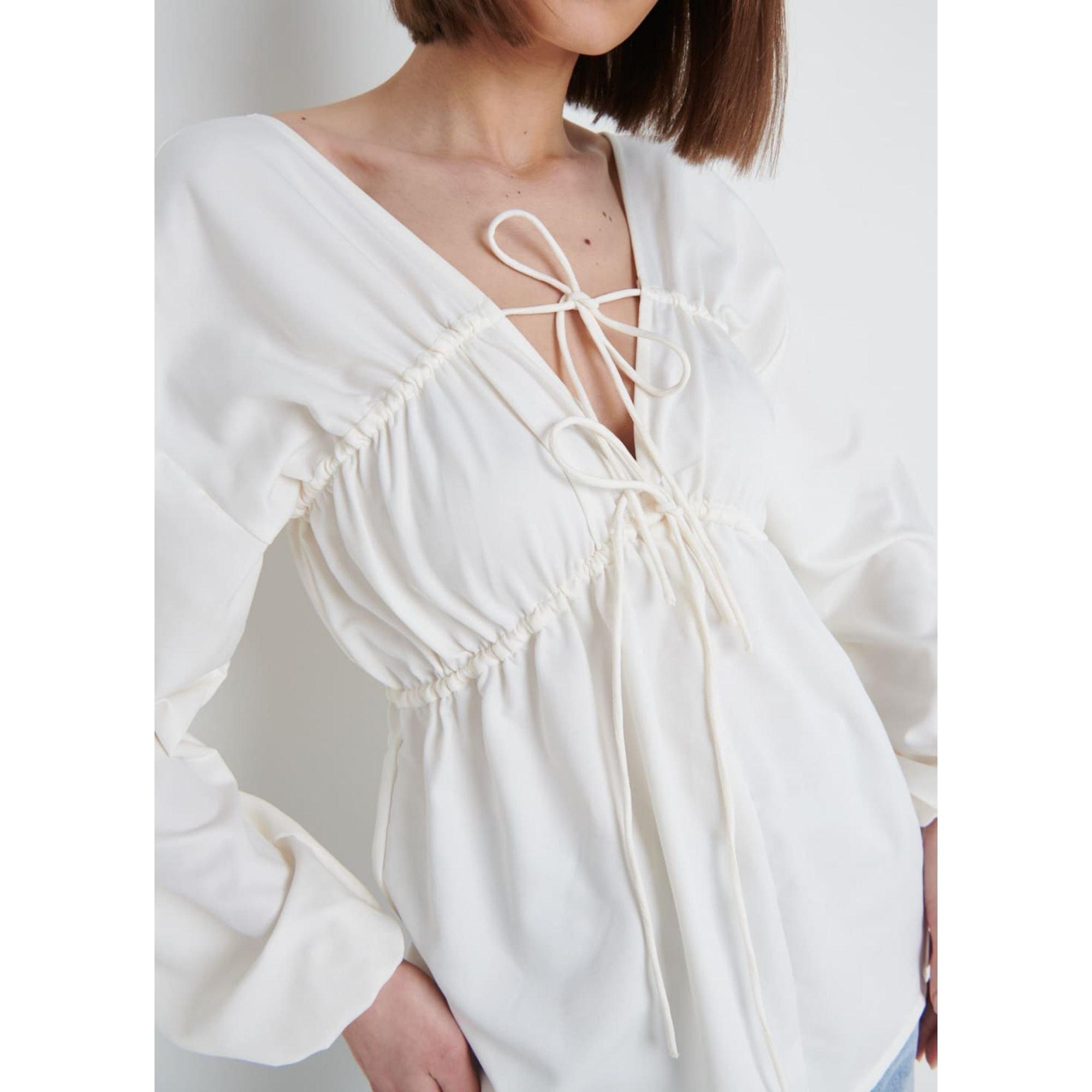 Wit - Pretty Lavish - Women's Ottilie Long-Sleeve Cropped V-Neck Wrap Top - 2