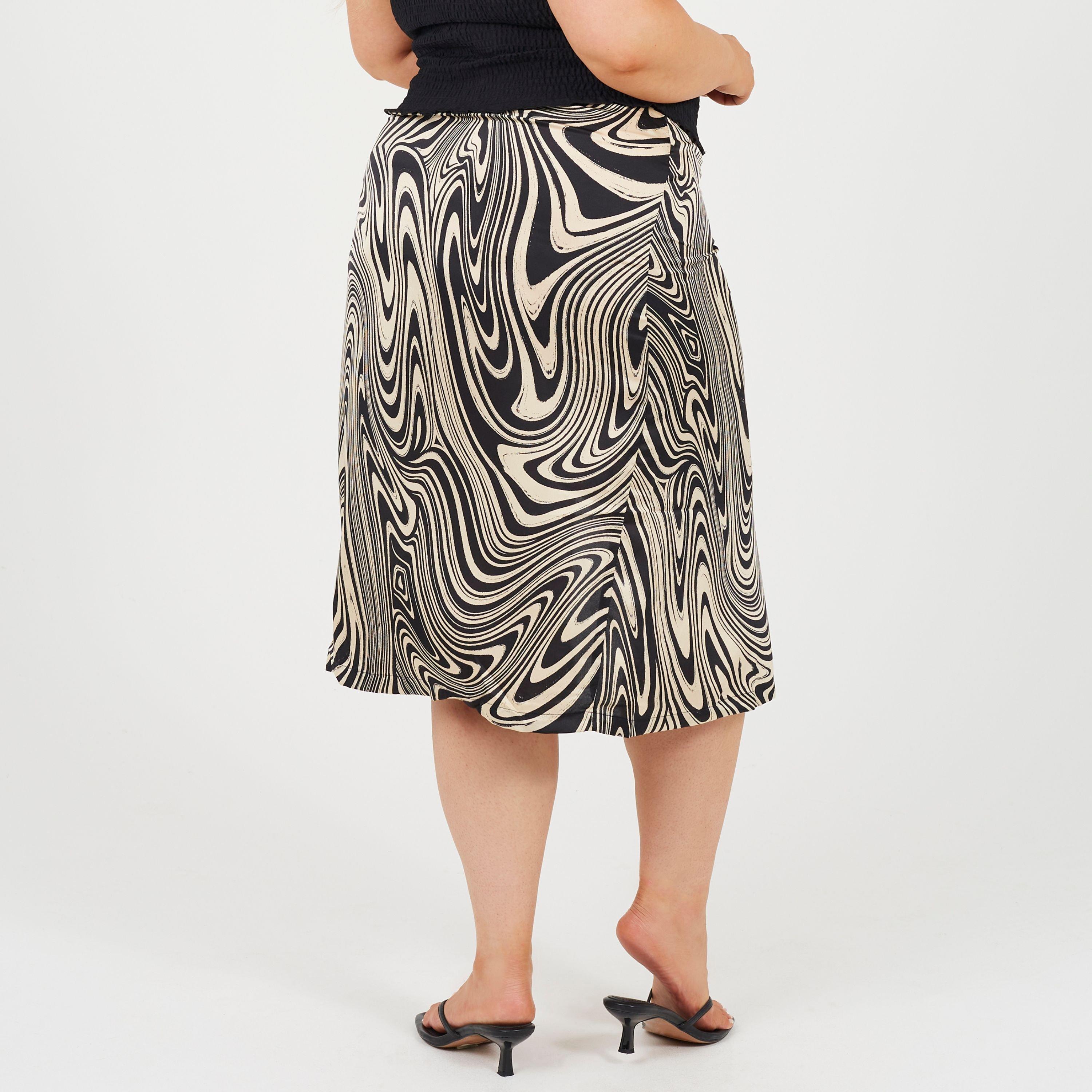 Sort hvirvel - Brave Soul - Plus Size Swirl Print Skirt with Side Split & Button Detail - 2