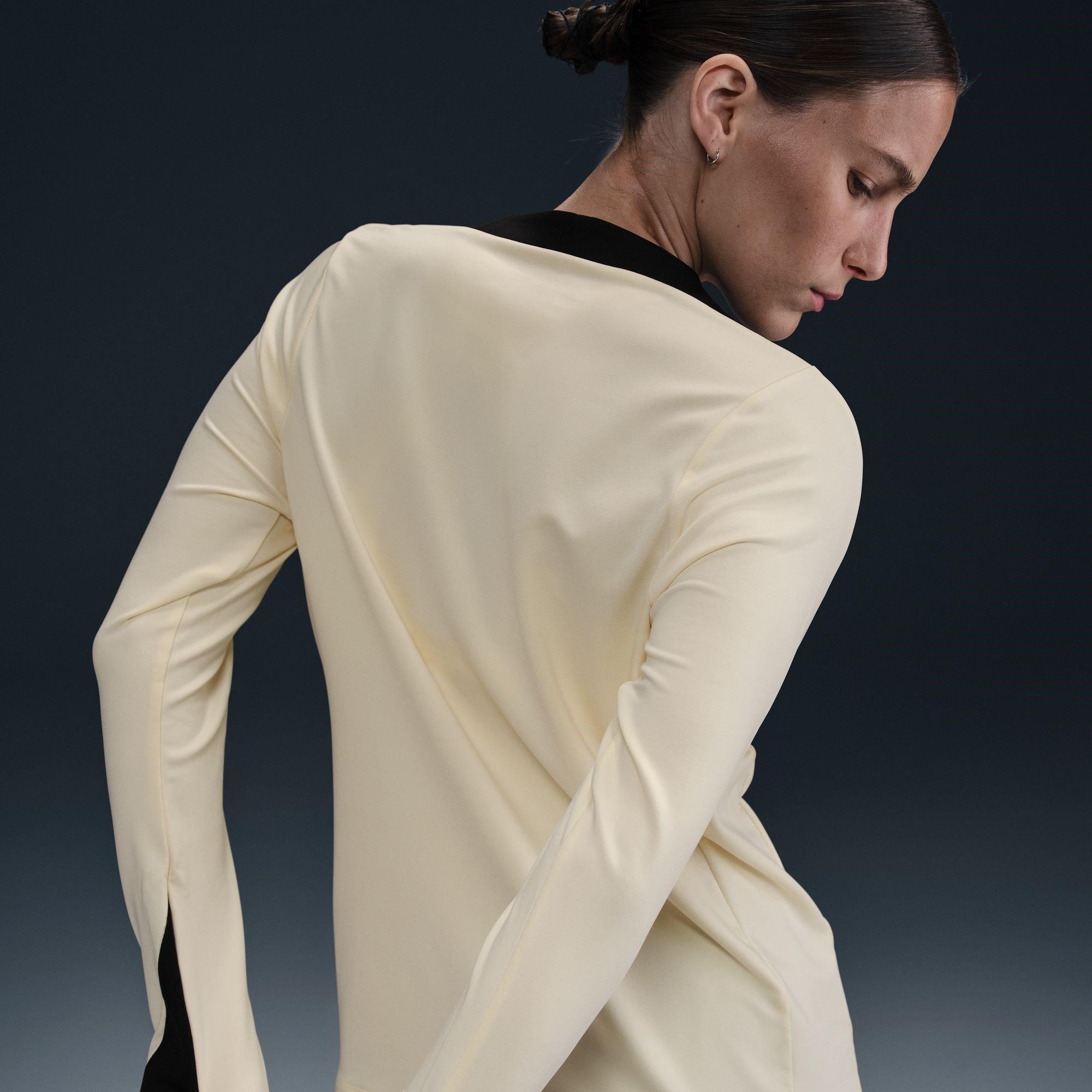 Kokosnuss/Rot - Nike - Liverpool Strike Crew Neck Top 2025 2026 Womens - 9