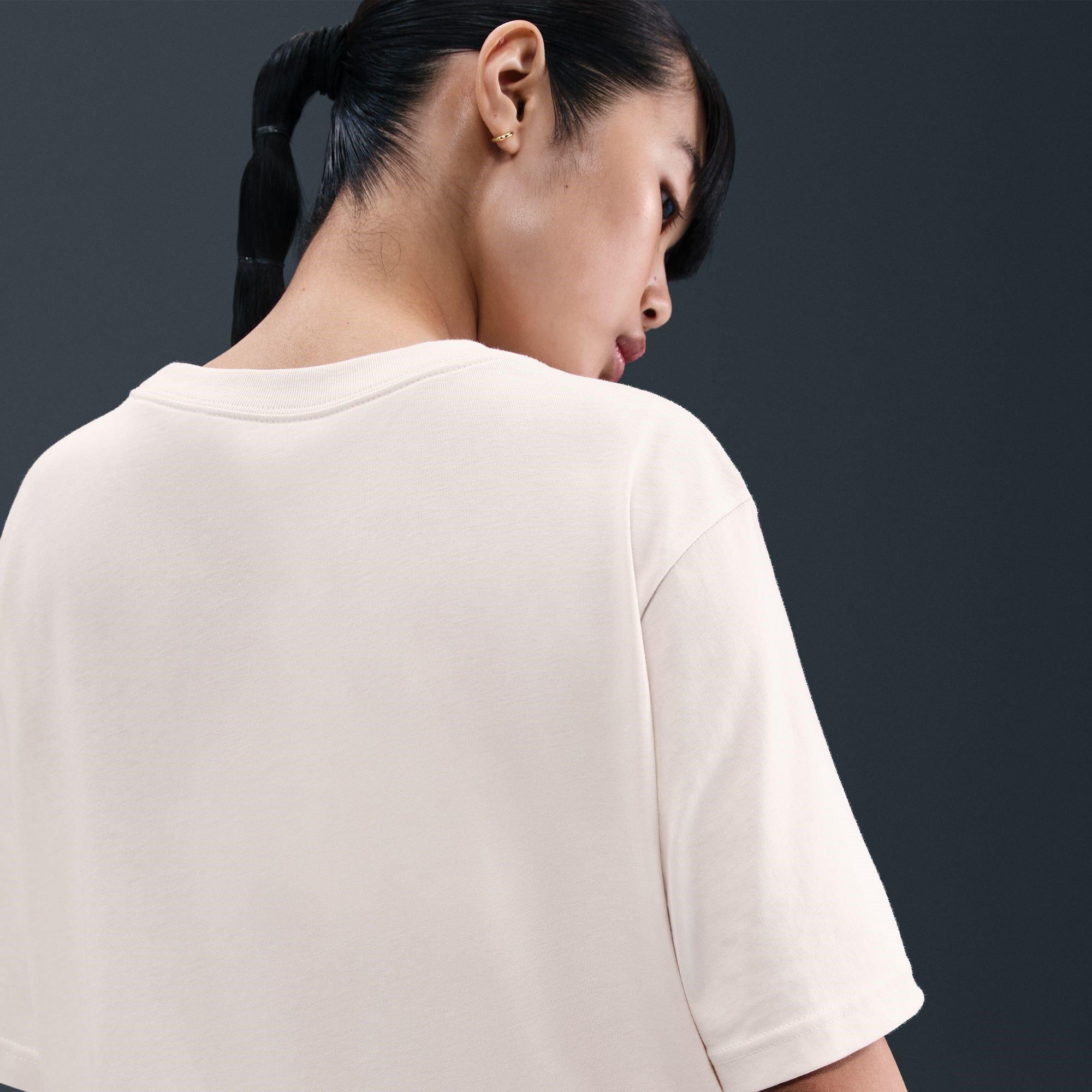 Negro - Nike - Chelsea Lion T-Shirt Womens - 9